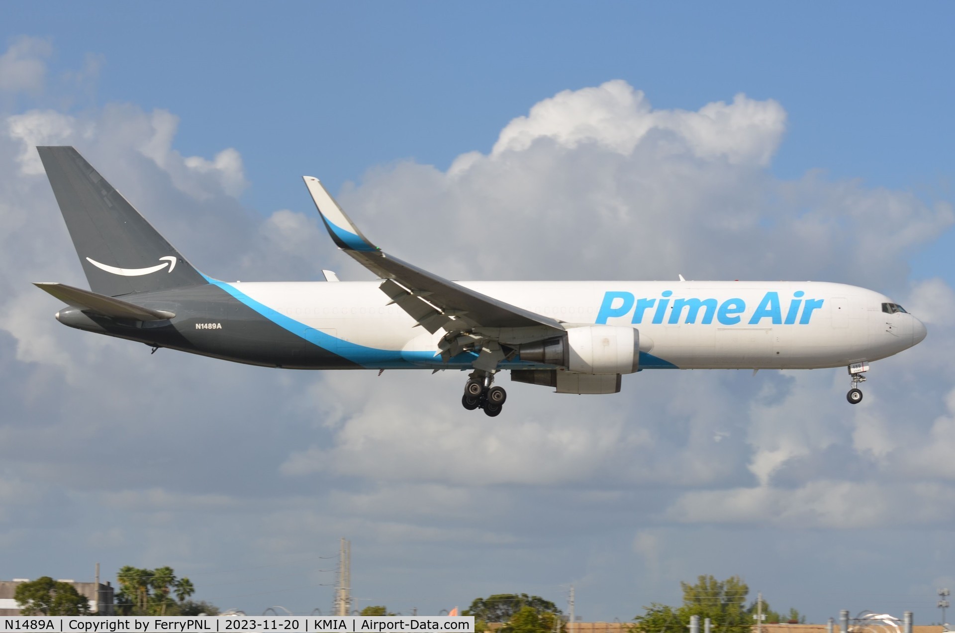 N1489A, 1994 Boeing 767-31K(ER)(BCF) C/N 27206, Amazon Prime Air B763F on finals