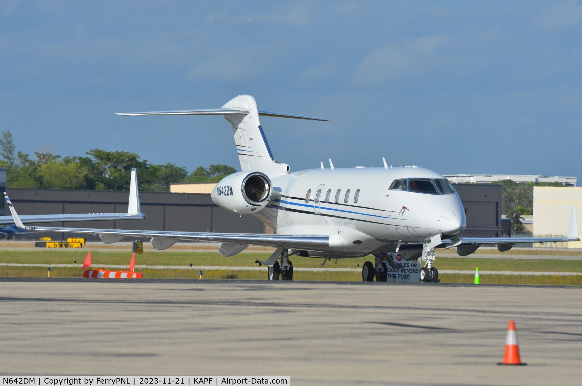 N642DM, 2008 Bombardier Challenger 300 C/N 20199, Miller Challenger CL300 on the tarmac in APF