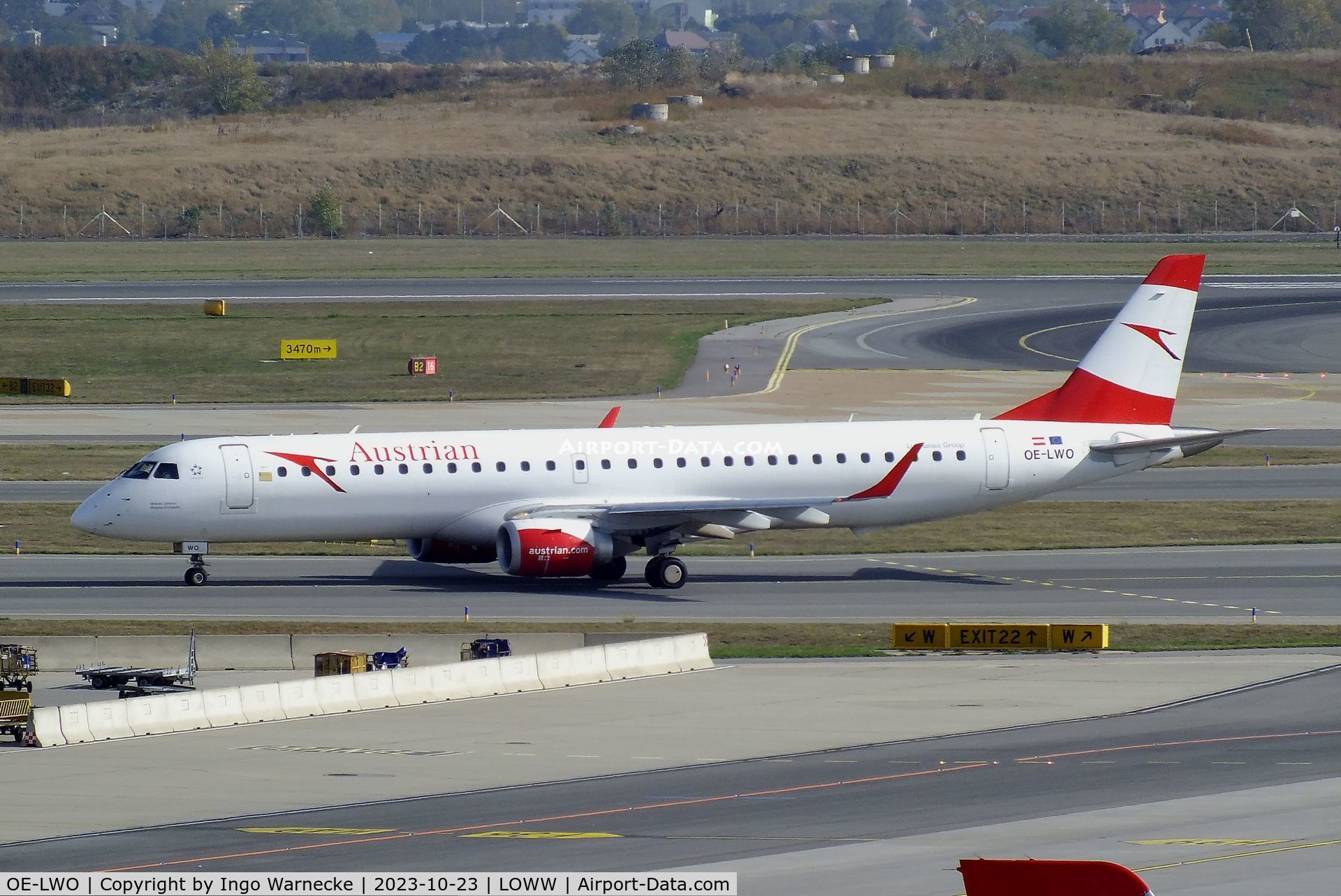 OE-LWO, 2012 Embraer 195LR (ERJ-190-200LR) C/N 19000555, EMBRAER 195LR (ERJ-190-200LR) of Austrian Airlines at Wien-Schwechat airport