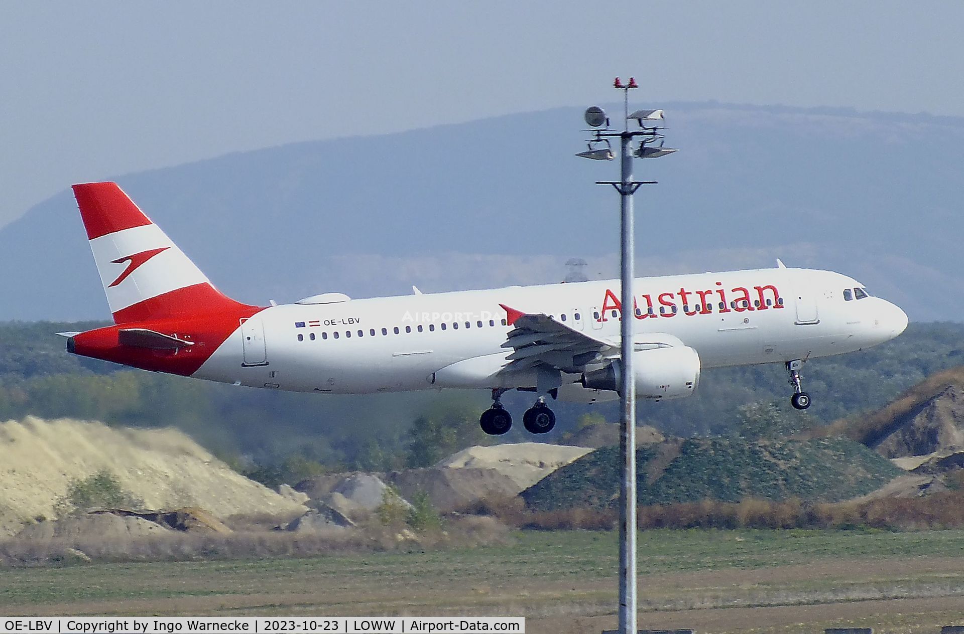 OE-LBV, 2000 Airbus A320-214 C/N 1385, Airbus A320-214 of Austrian Airlines at Wien-Schwechat airport