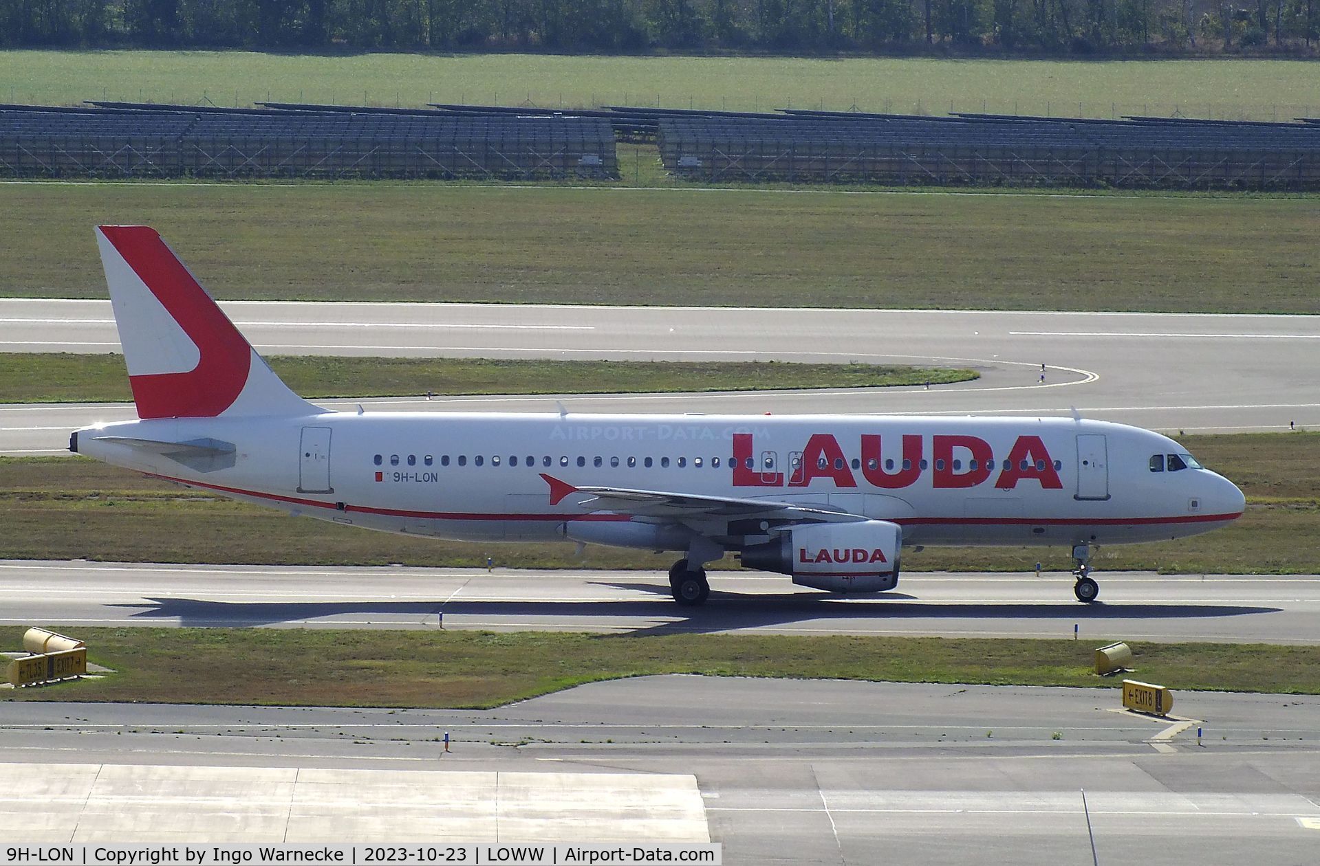 9H-LON, 2007 Airbus A320-214 C/N 3048, Airbus A320-214 of Lauda Europe at Wien-Schwechat airport