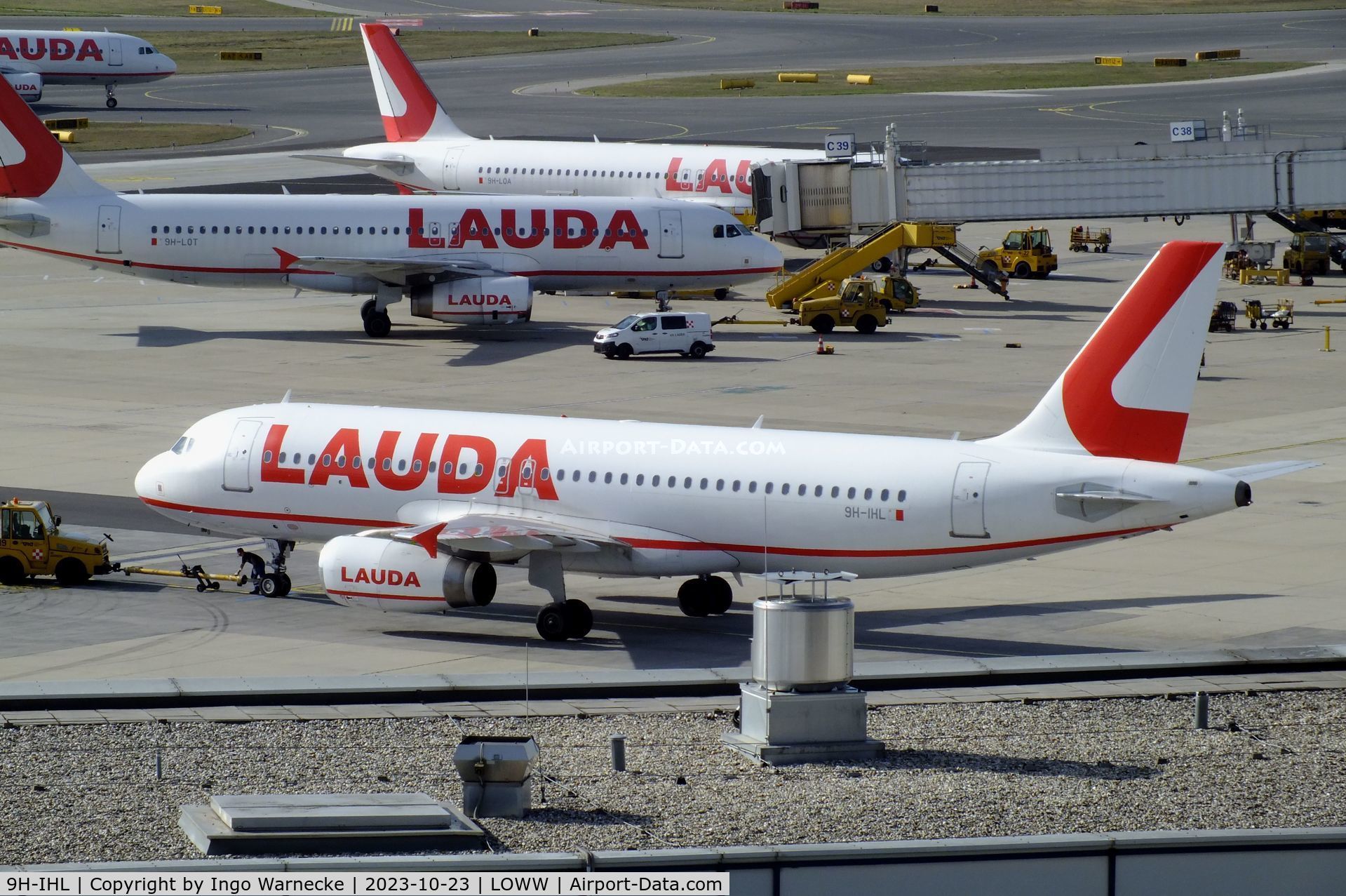 9H-IHL, 2007 Airbus A320-232 C/N 3105, Airbus A320-232 of Lauda Europe at Wien-Schwechat airport