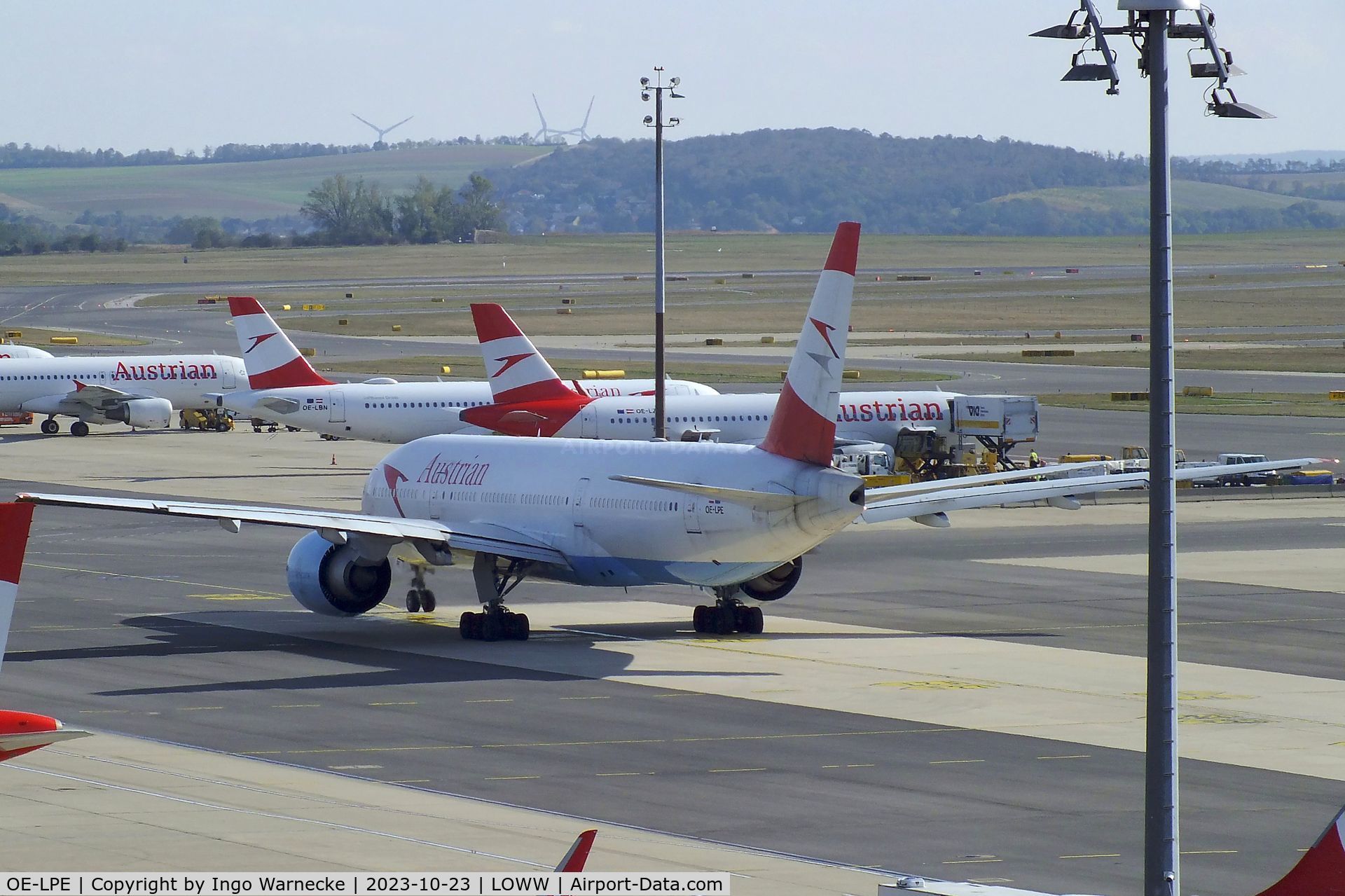 OE-LPE, 1998 Boeing 777-2Q8/ER C/N 27607, Boeing 777-2Q8/ER of Austrian Airlines at Wien-Schwechat airport