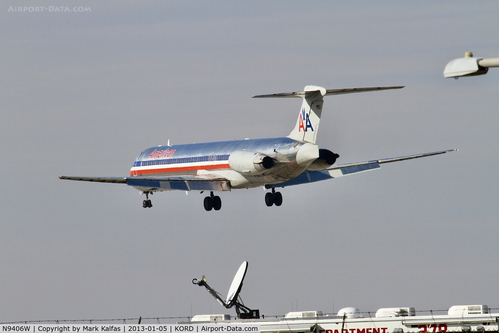 N9406W, 1992 McDonnell Douglas MD-83 (DC-9-83) C/N 53126, AMERICAN AIRLINES MD-83 N9406W 4WP, on approach KORD