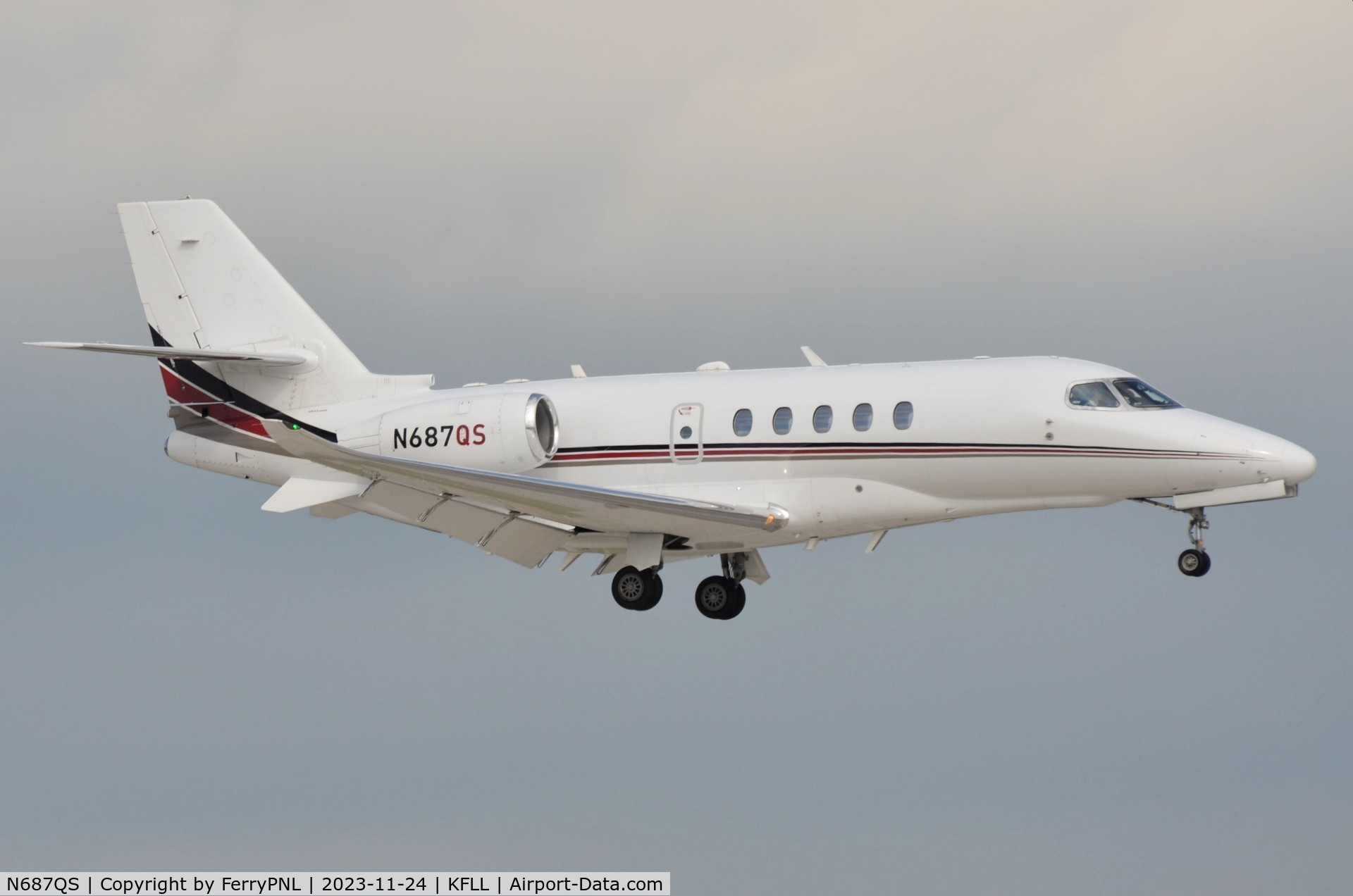 N687QS, 2019 Cessna 680A Citation Latitude C/N 680A-0216, Netjets Ce680A landing