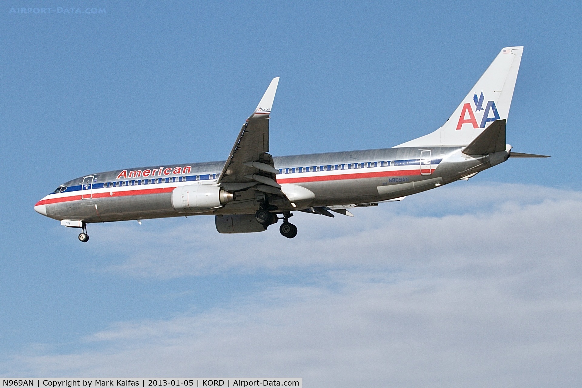 N969AN, 2001 Boeing 737-823 C/N 29546, American Airlines Boeing 737-823 N969AN. 28L approach KORD