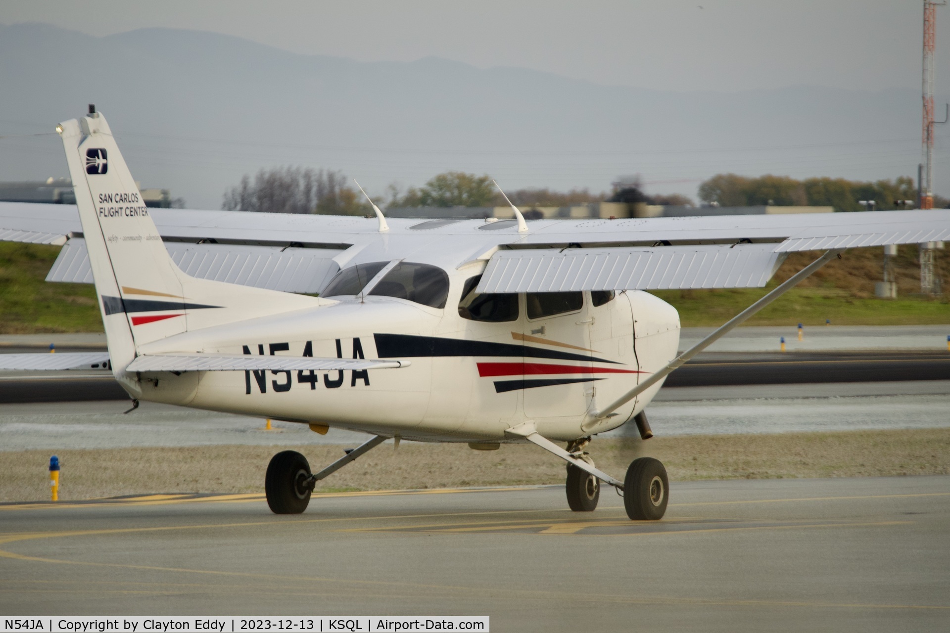 N54JA, 1998 Cessna 172R C/N 17280607, San Carlos Airport in California 2023.