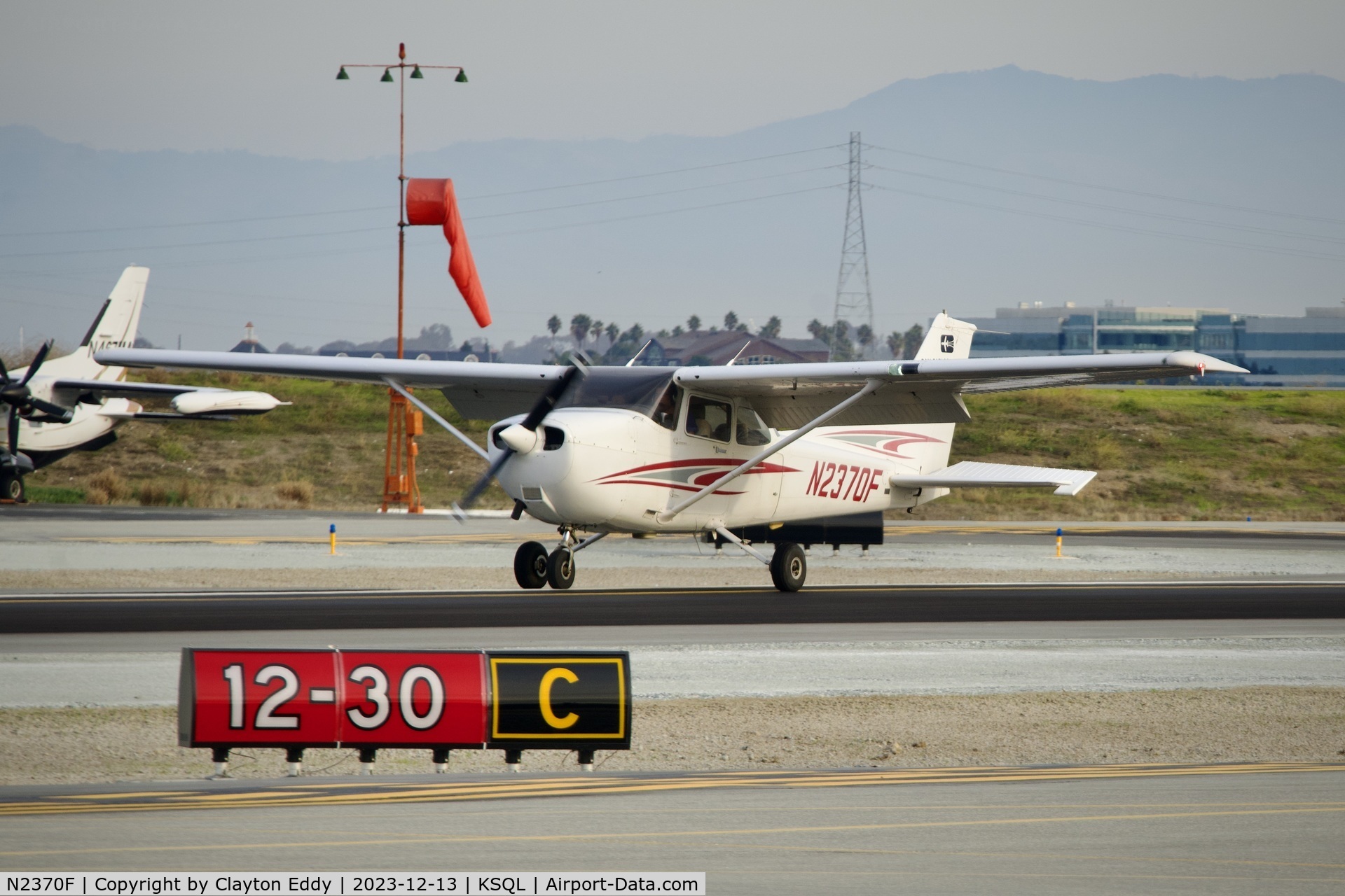 N2370F, 1998 Cessna 172R C/N 17280618, San Carlos Airport in California 2023.