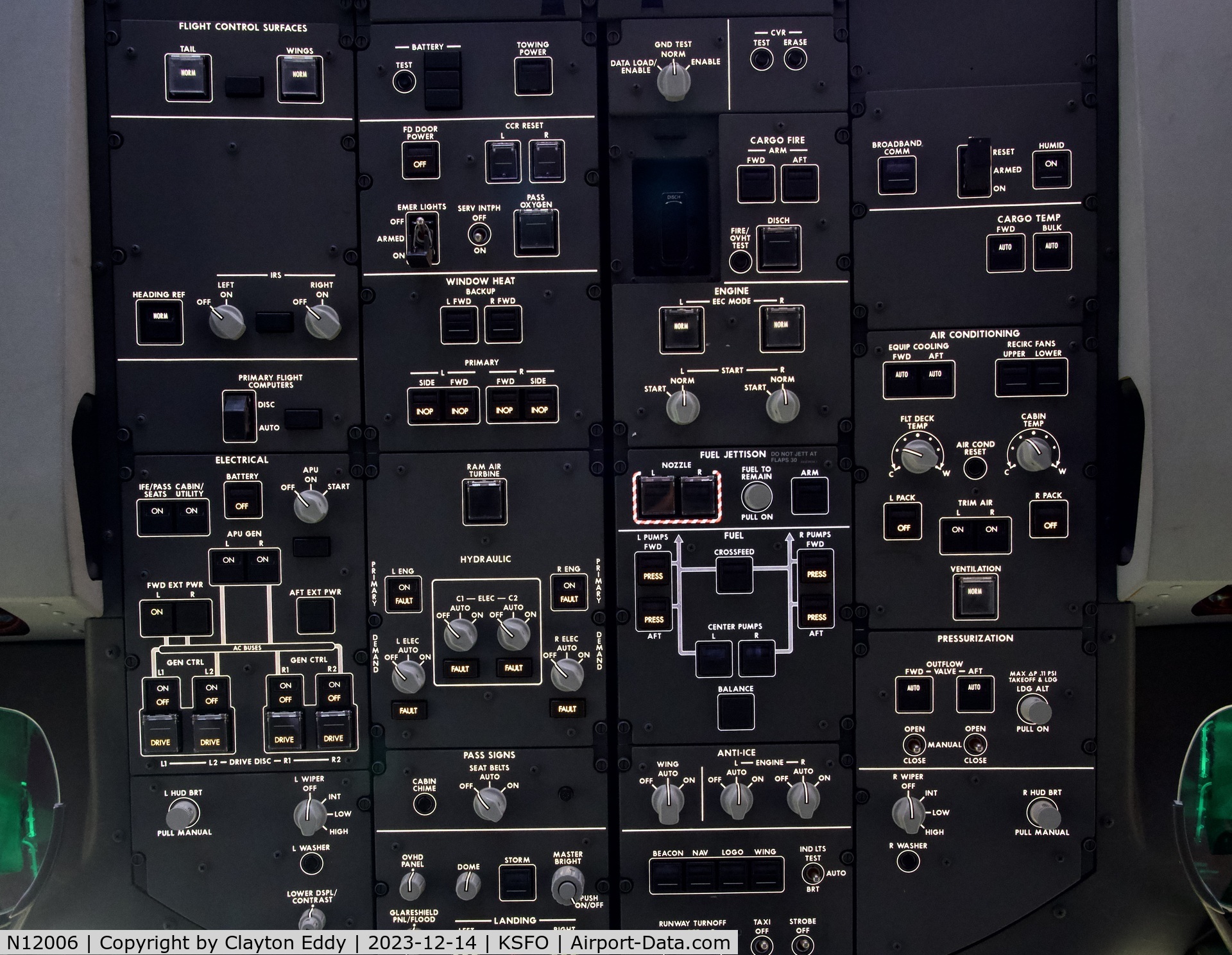N12006, 2019 Boeing 787-10 Dreamliner C/N 60140, Overhead panel SFO 2023.