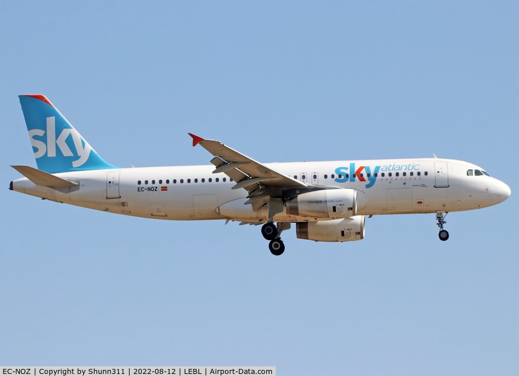 EC-NOZ, 2009 Airbus A320-232 C/N 4113, Landing rwy 24R... Air Arabia Maroc flight...