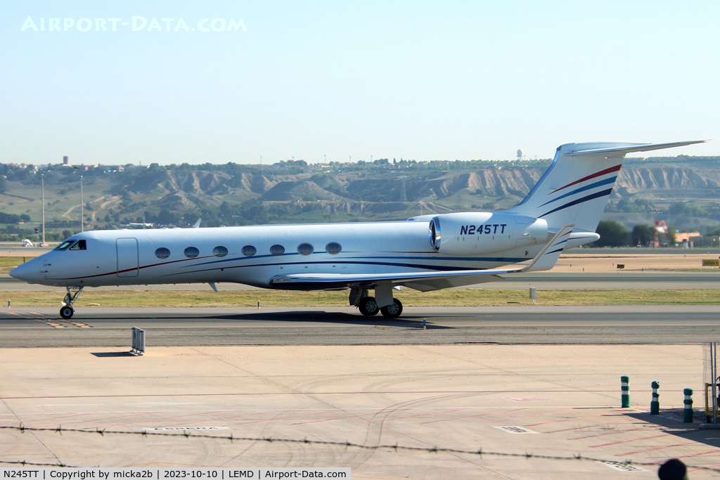N245TT, 2003 Gulfstream Aerospace GV-SP (G550) C/N 5003, Taxiing
