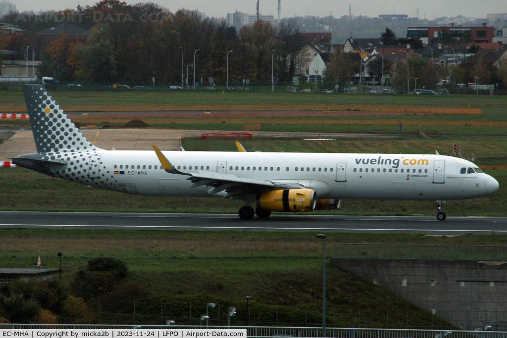 EC-MHA, 2015 Airbus A321-231 C/N 6684, Taxiing