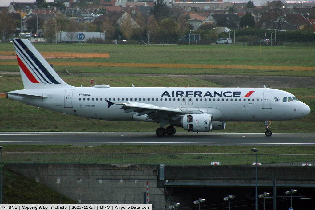 F-HBNE, 2011 Airbus A320-214 C/N 4664, Taxiing