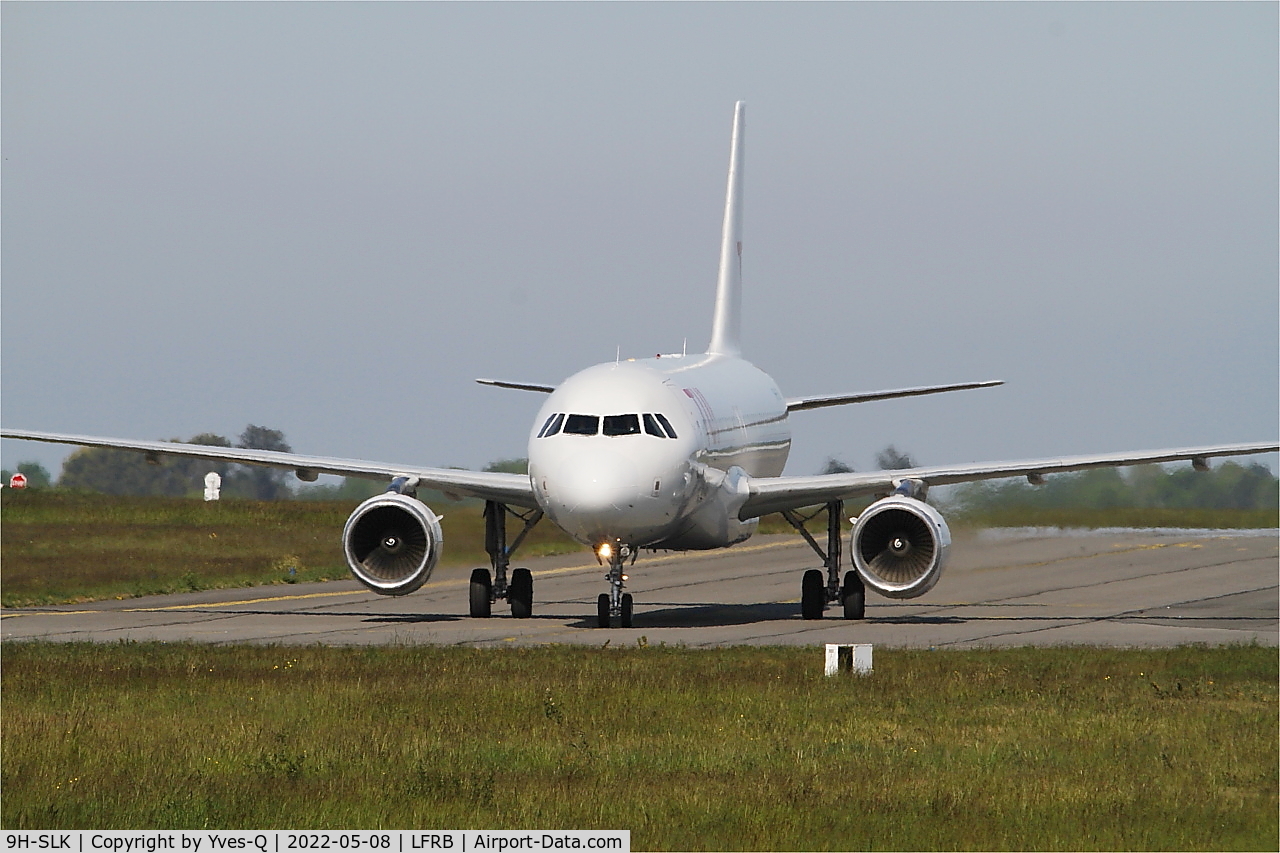 9H-SLK, 2002 Airbus A320-214 C/N 1725, Airbus A320-214, Taxiing to boarding area, Brest-Bretagne Airport (LFRB-BES)
