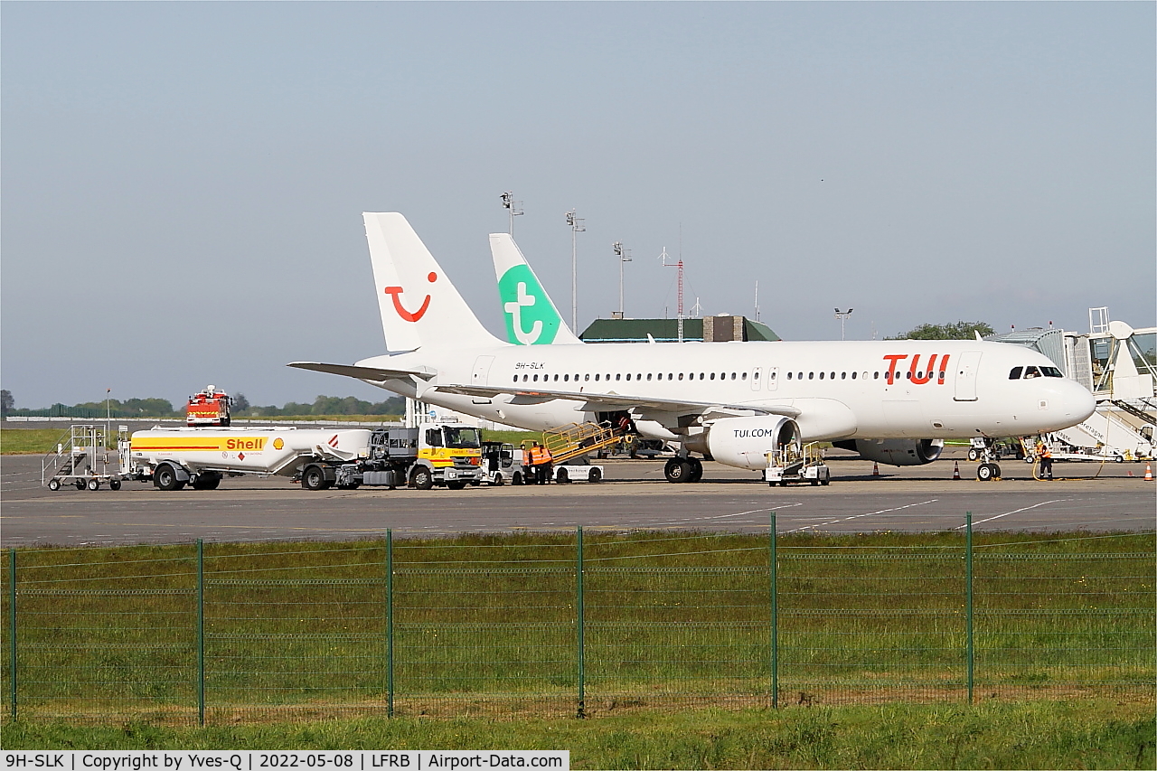 9H-SLK, 2002 Airbus A320-214 C/N 1725, Airbus A320-214, boarding area, Brest-Bretagne Airport (LFRB-BES)