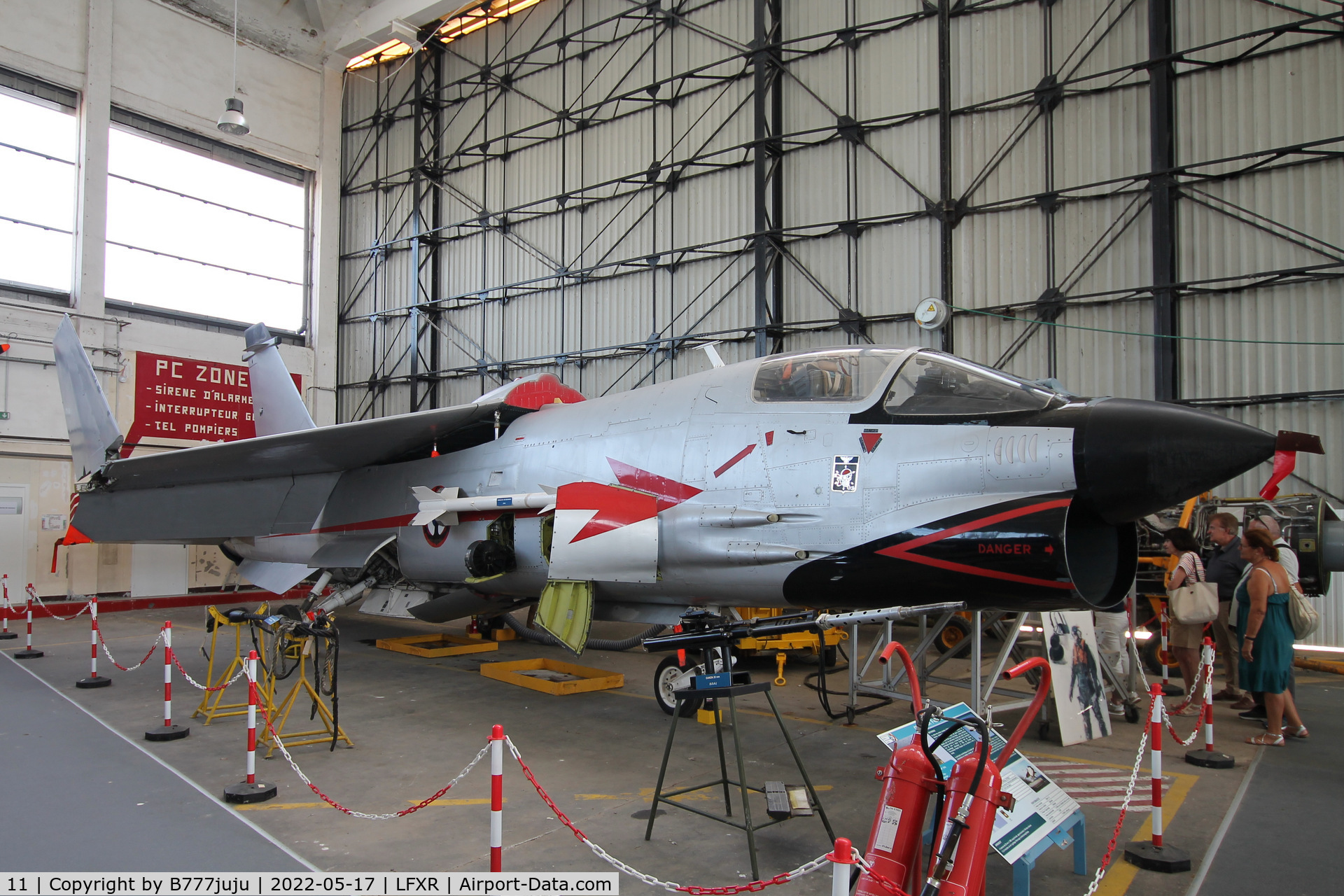 11, Vought F-8P Crusader C/N 1228, at Musée de l'Aéronautique Navale