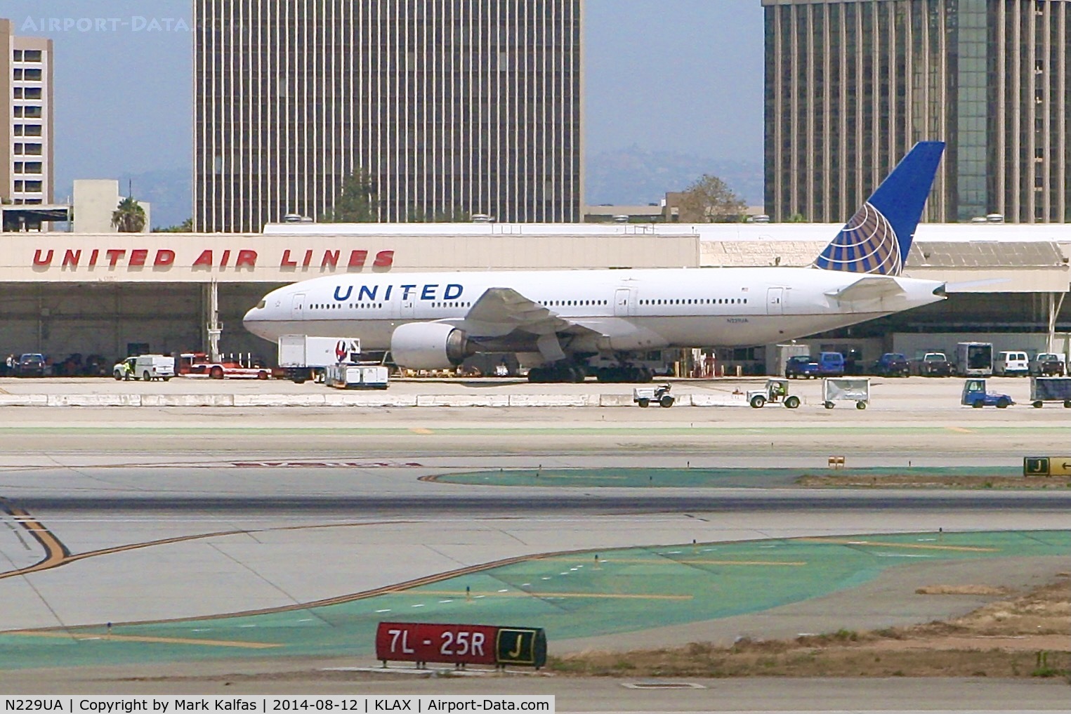 N229UA, 2002 Boeing 777-222 C/N 30557, B772 United Airlines Boeing 777-222 N228UA at United Maintenance KLAX
