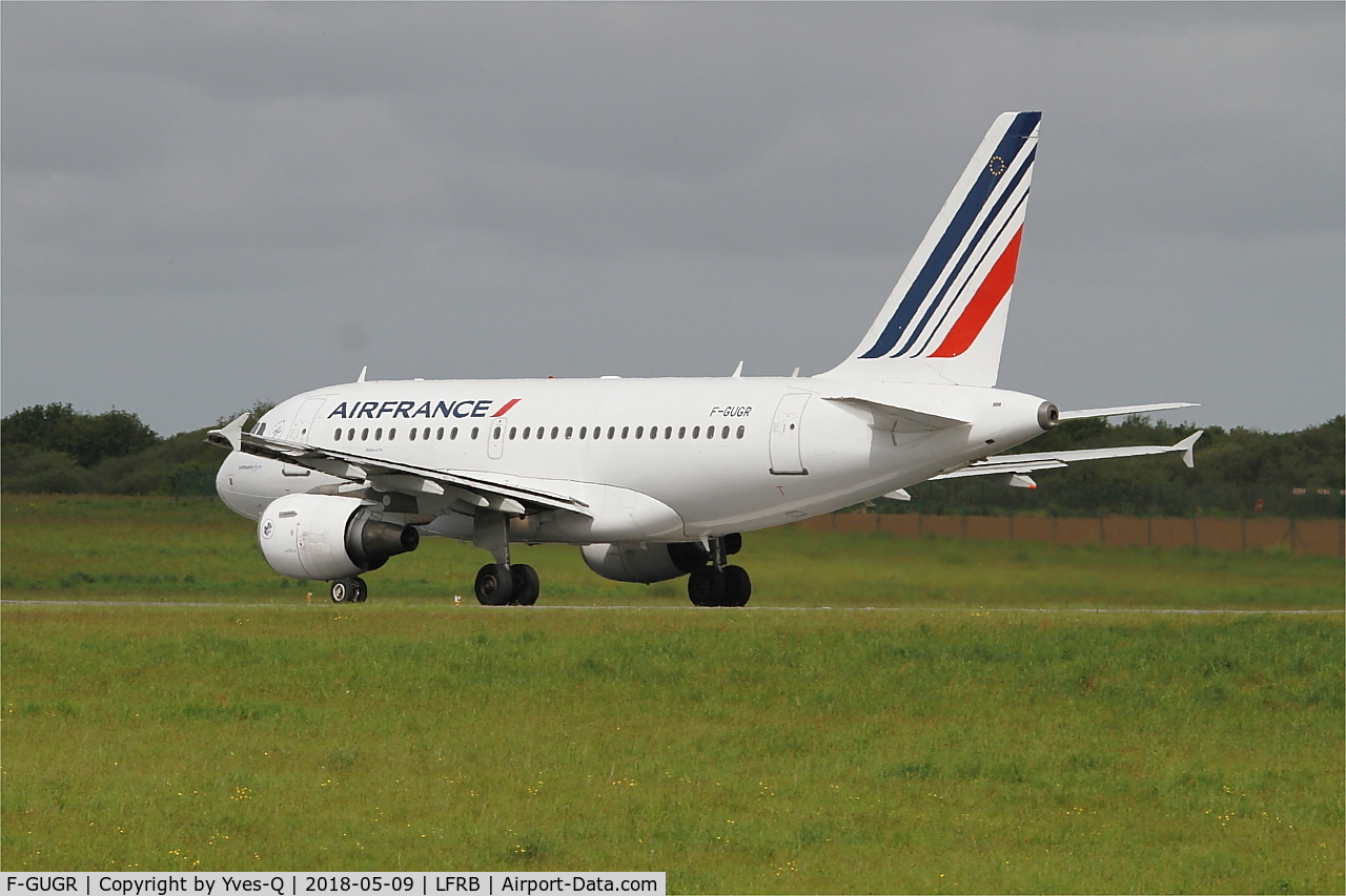 F-GUGR, 2007 Airbus A318-111 C/N 3009, Airbus A318-111, Take off run rwy 25L, Brest-Bretagne airport (LFRB-BES)