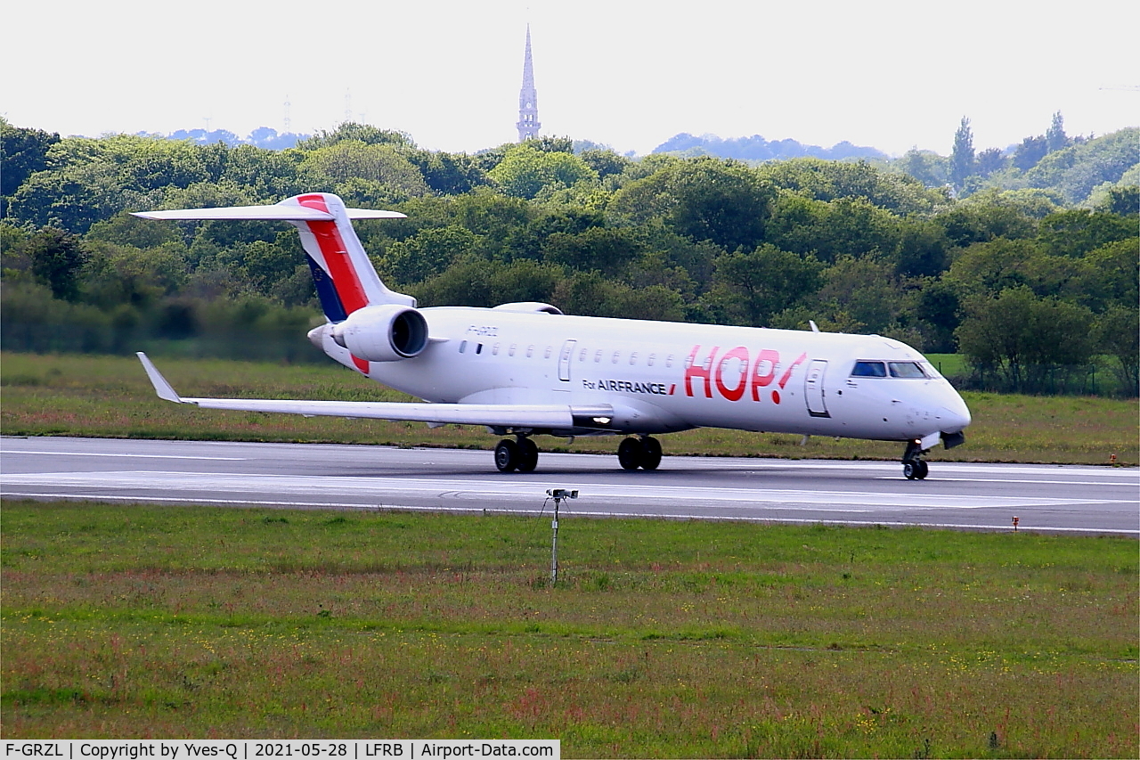 F-GRZL, 2006 Bombardier CRJ-700 (CL-600-2C10) Regional Jet C/N 10245, Bombardier CRJ-700, Take off run Rwy 07R, Brest-Bretagne Airport (LFRB-BES)