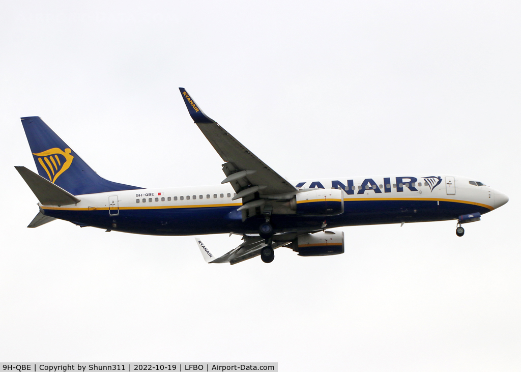 9H-QBE, 2015 Boeing 737-8AS C/N 61577, Landing rwy 14L