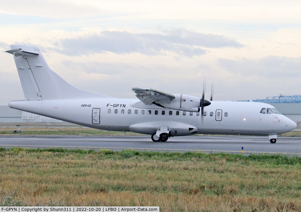 F-GPYN, 1997 ATR 42-500 C/N 539, Lining up rwy 14L for departure... All white c/s without titles... Operated by Chalair