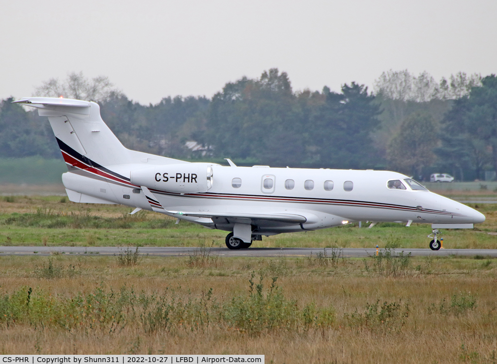 CS-PHR, 2021 Embraer EMB-505 Phenom 300 C/N 50500615, Taxiing holding ppoint rwy 11 for departure