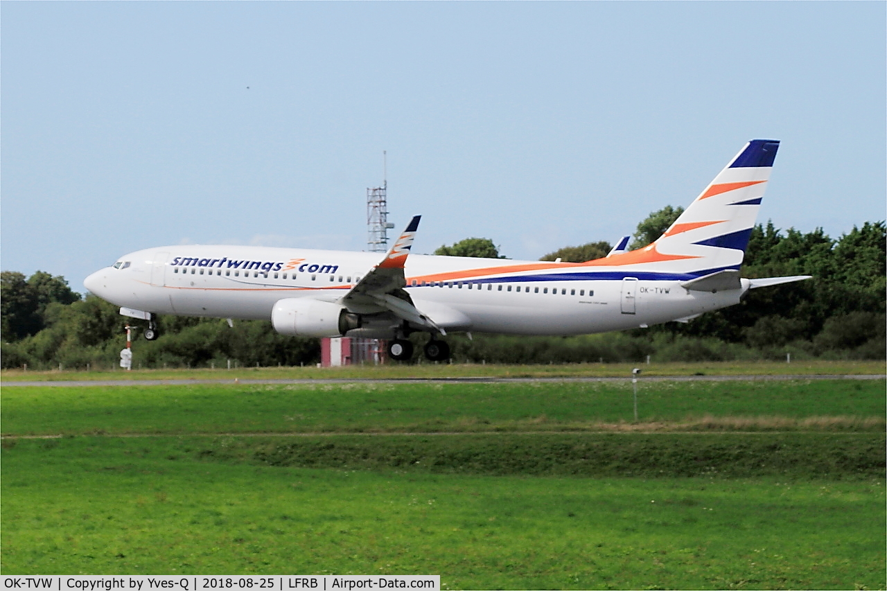 OK-TVW, 2004 Boeing 737-86Q C/N 30295, Boeing 737-86Q, Landing rwy 25L, Brest-Bretagne airport (LFRB-BES)