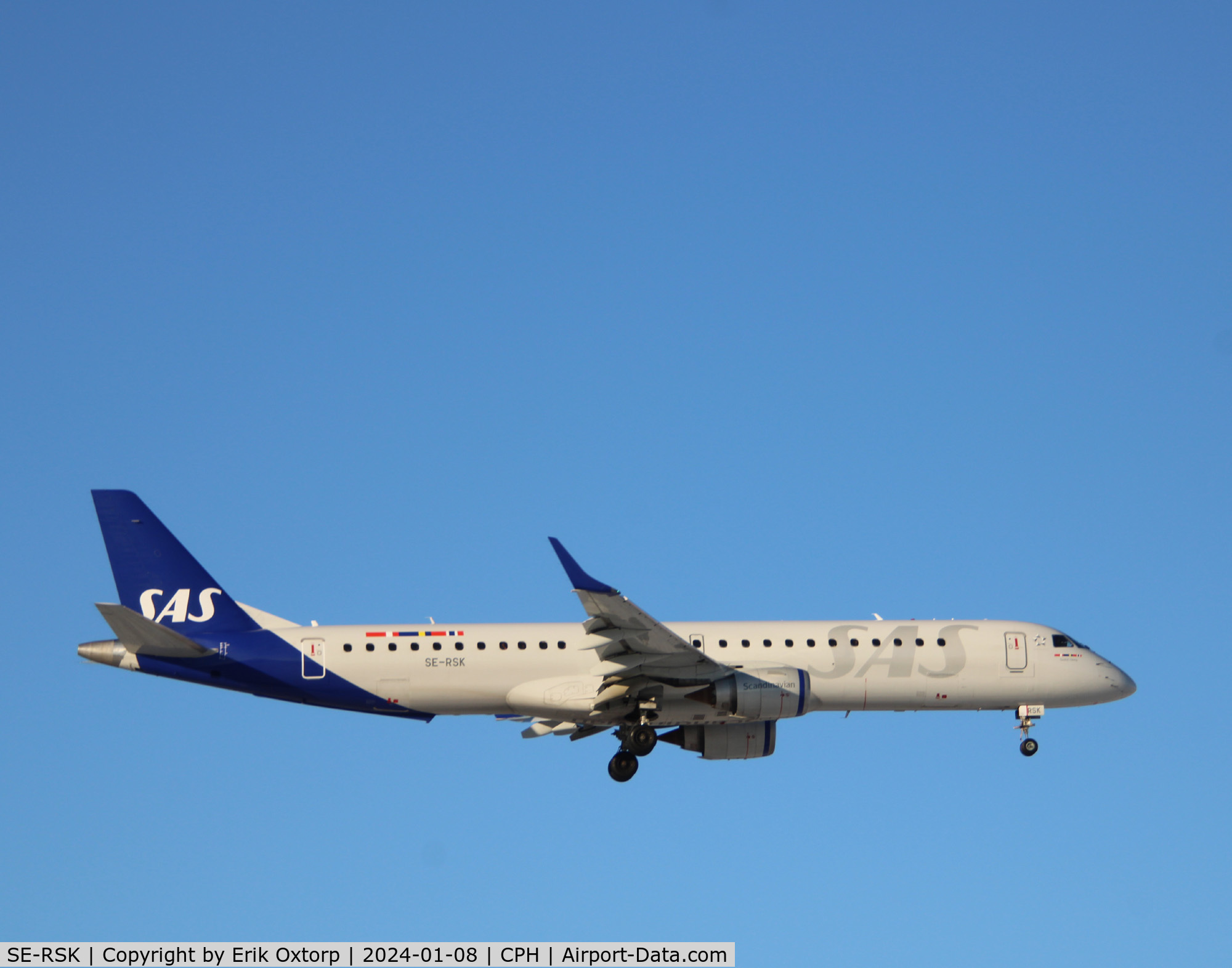 SE-RSK, 2007 Embraer 195LR (ERJ-190-200LR) C/N 19000120, SE-RSK landing rw 04L