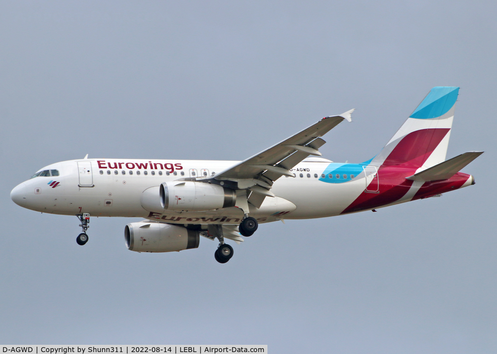 D-AGWD, 2007 Airbus A319-132 C/N 3011, Landing rwy 24R