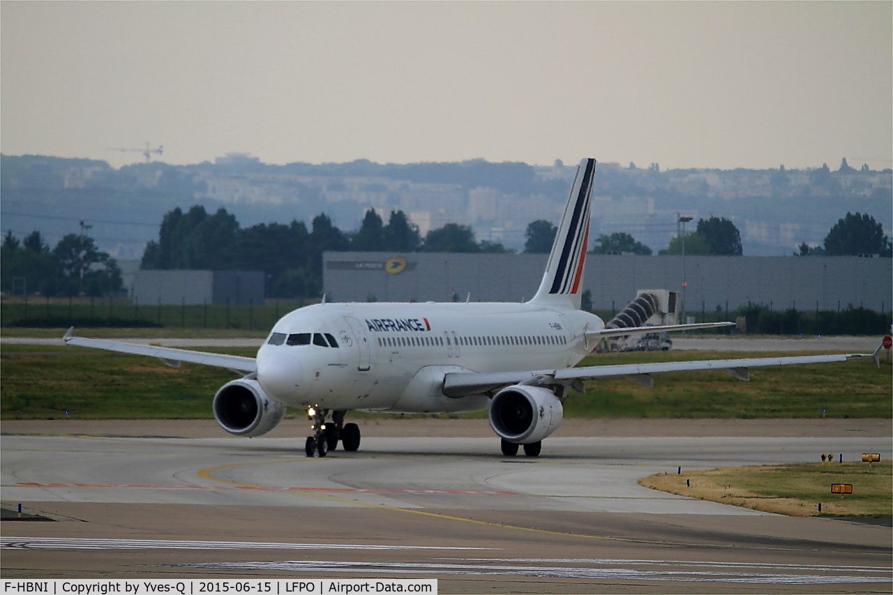 F-HBNI, 2011 Airbus A320-214 C/N 4820, Airbus A320-214, Taxiing to rwy 08, Paris-Orly Airport (LFPO-ORY)