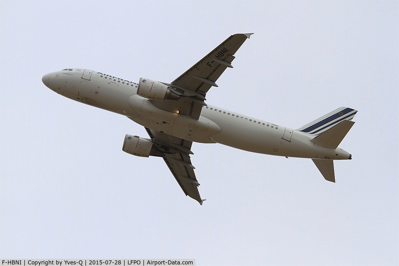 F-HBNI, 2011 Airbus A320-214 C/N 4820, Airbus A320-214, Climbing from Rwy 24, Paris-Orly Airport (LFPO-ORY)