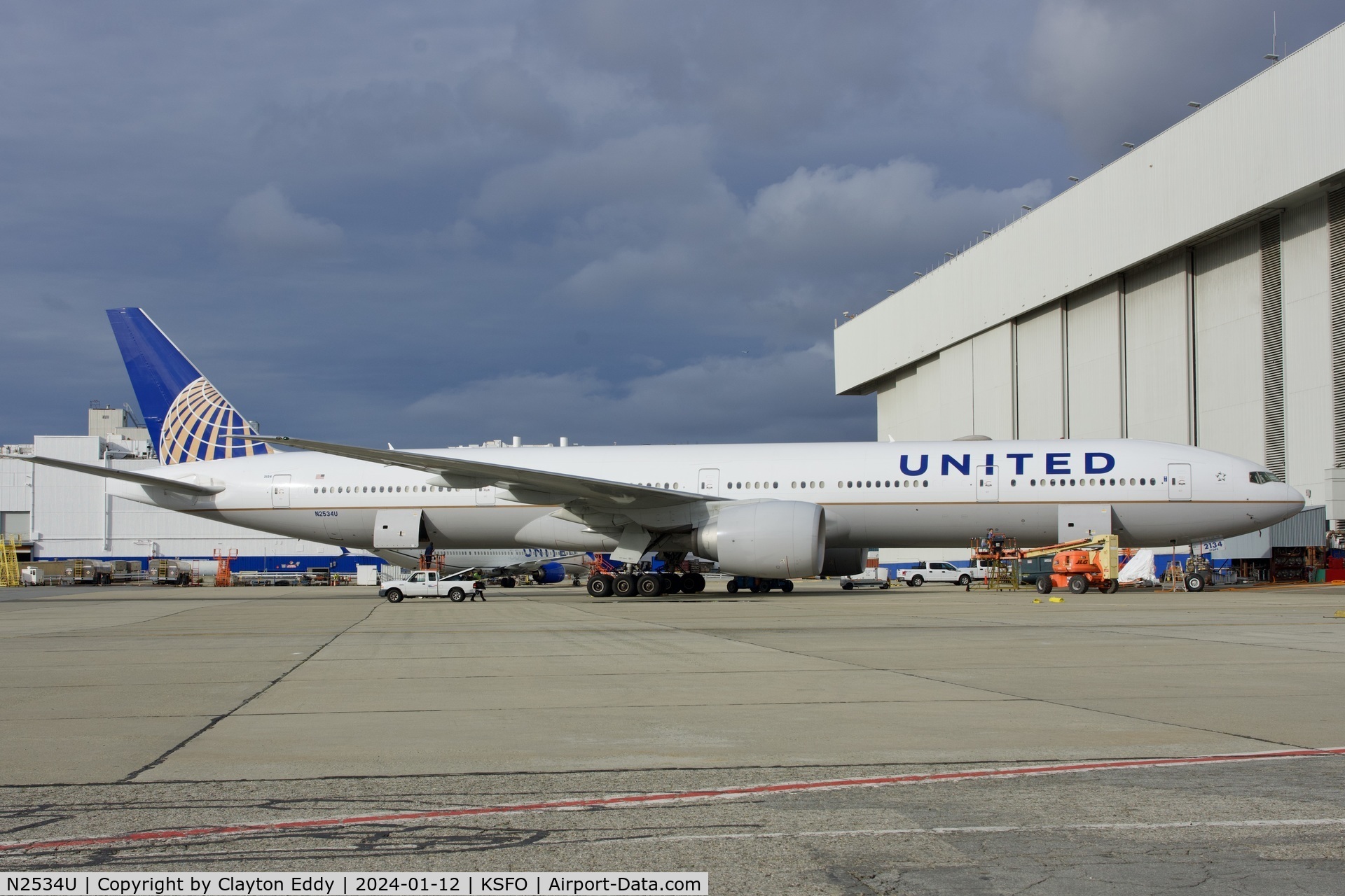 N2534U, 2017 Boeing 777-300/ER C/N 62645, SFO 2024.