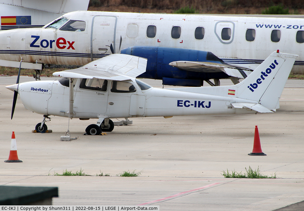 EC-IKJ, Cessna 172S SP C/N 172S8421, Parked...