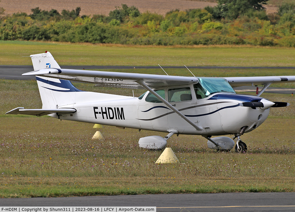 F-HDIM, 1982 Cessna 172P C/N 172-75122, Parked...