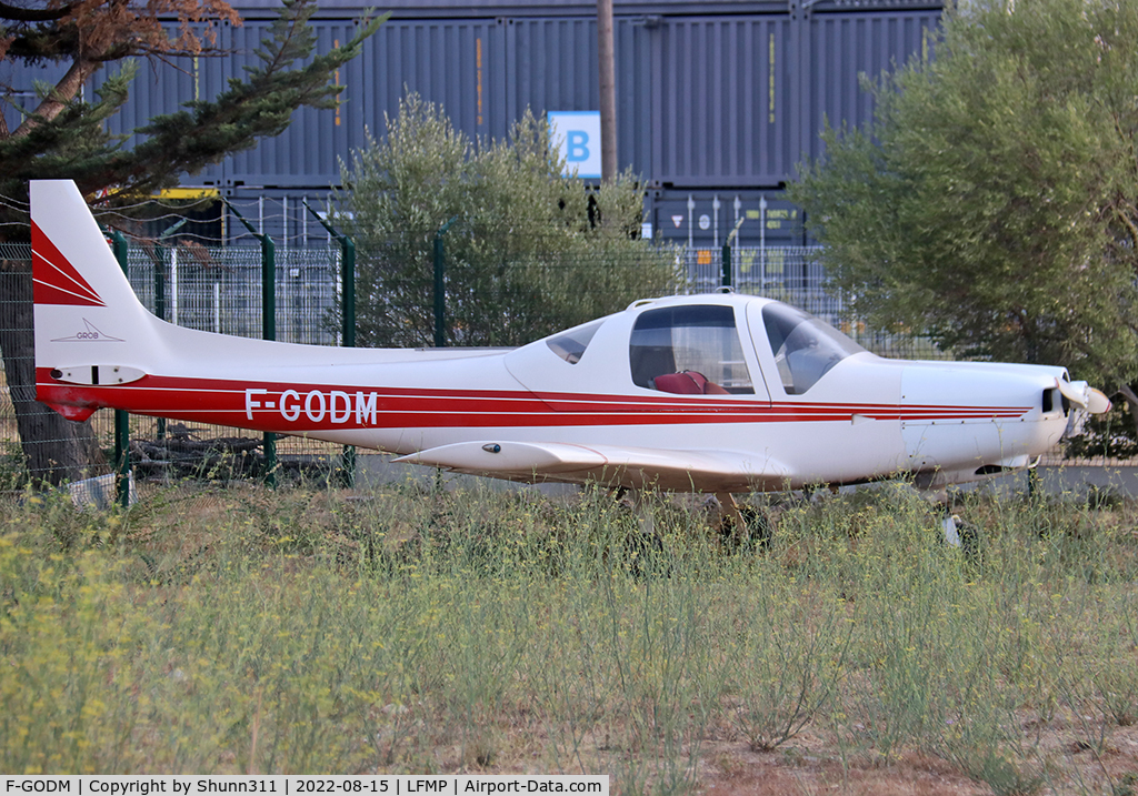 F-GODM, Grob G-115 C/N 8067, Parked in the grass...