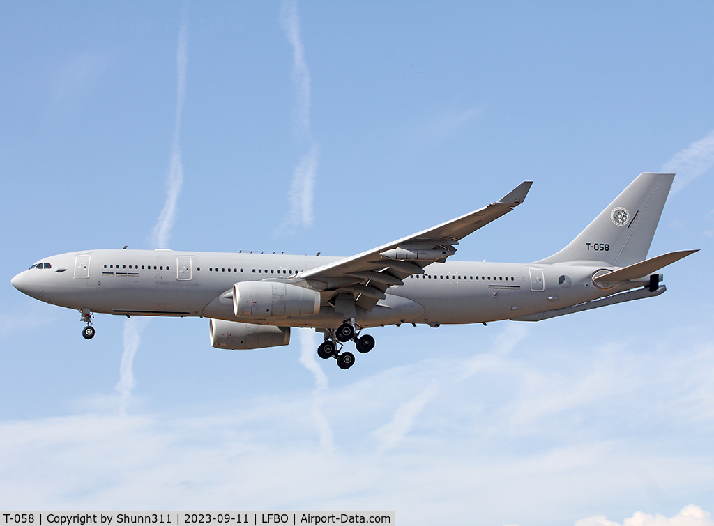 T-058, 2020 Airbus A330-243MRTT C/N 1960, Landing rwy 14R