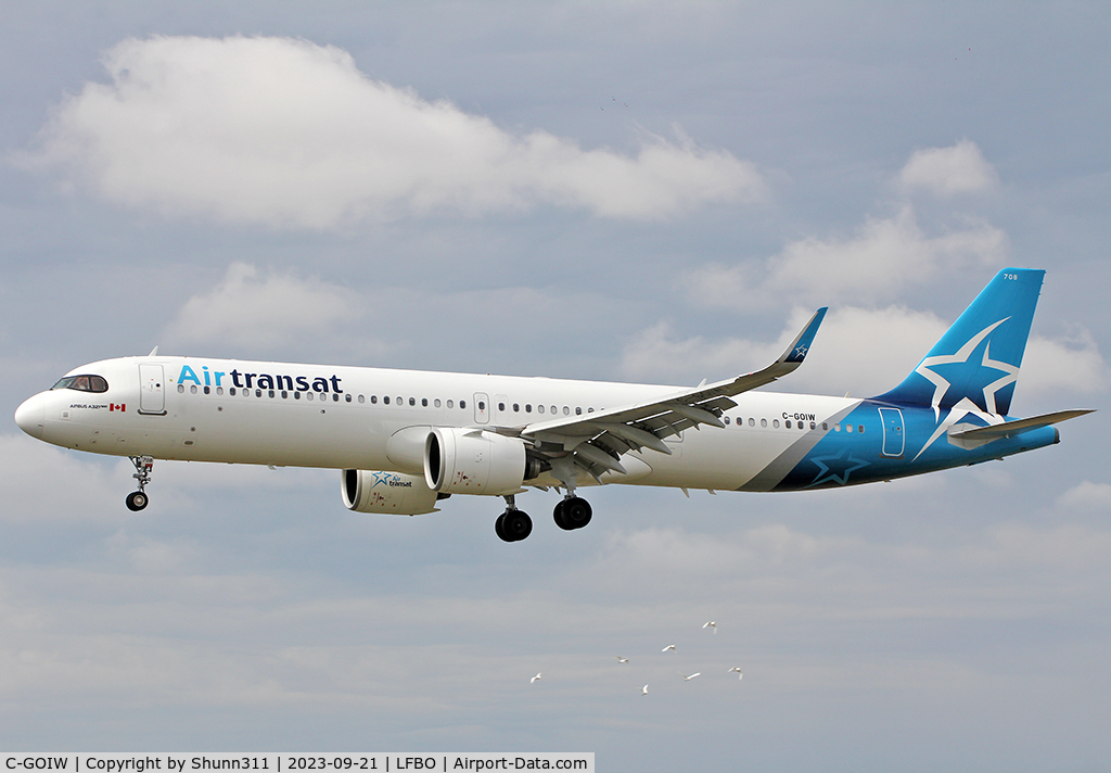 C-GOIW, 2021 Airbus A321-271NX C/N 10287, Landing rwy 32R