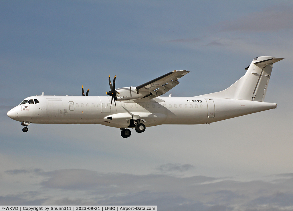 F-WKVD, 2005 ATR 72-212 C/N 716, C/n 0716 - Passing above rwy for numbered exercices...