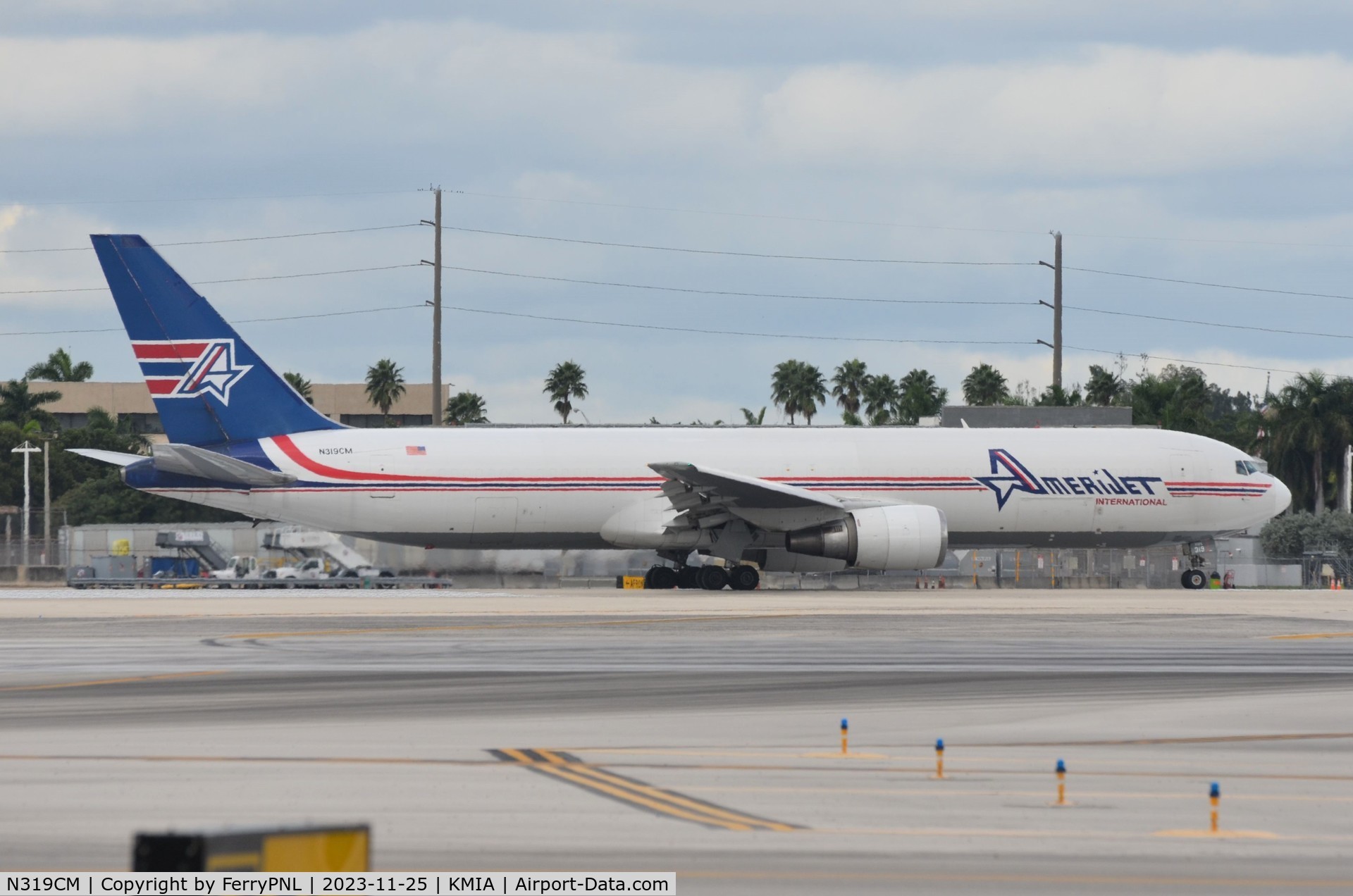 N319CM, 1988 Boeing 767-338 C/N 24407, Amerijet B763 departing