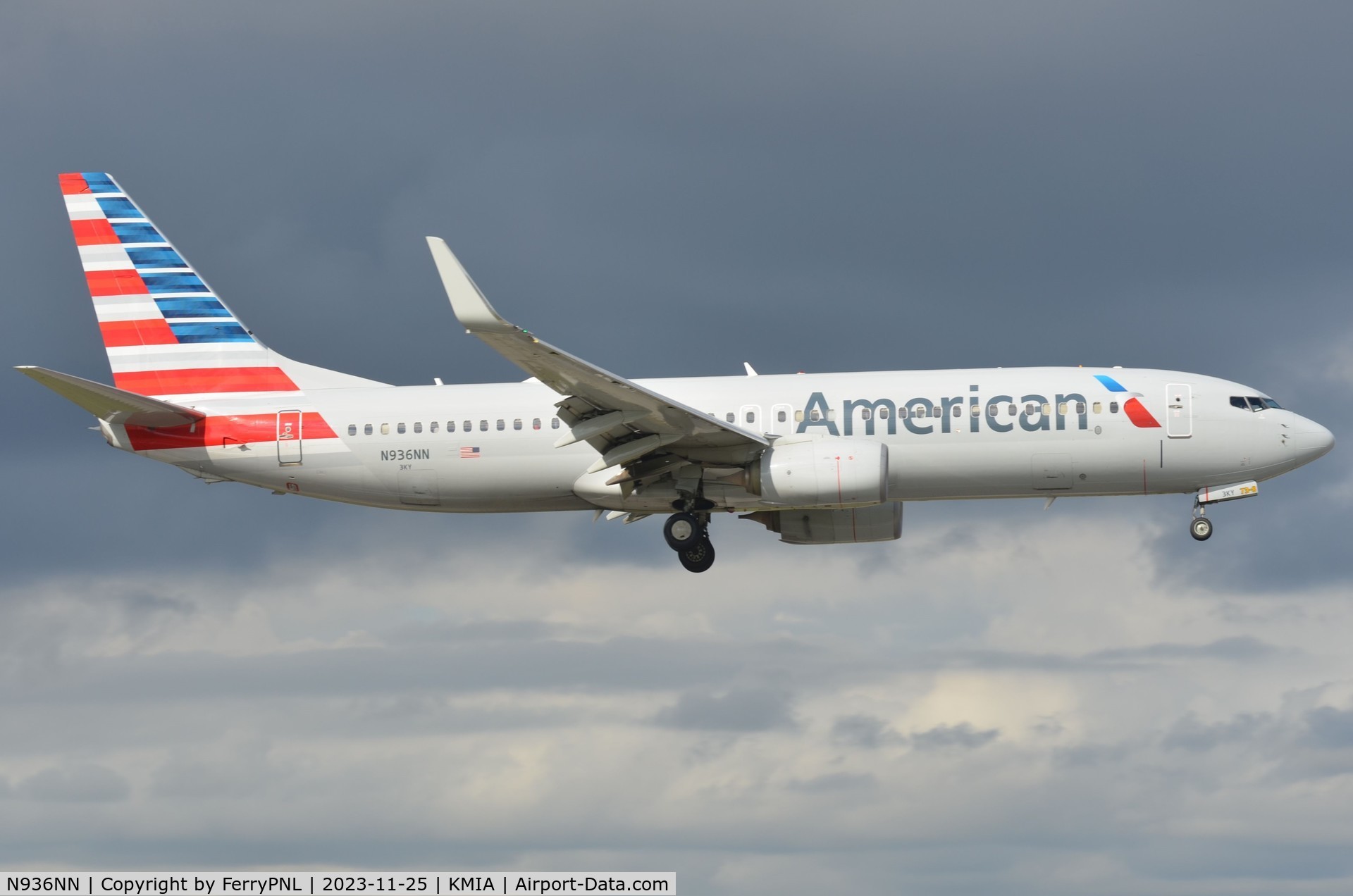 N936NN, 2013 Boeing 737-823 C/N 31176, Landing of American B738