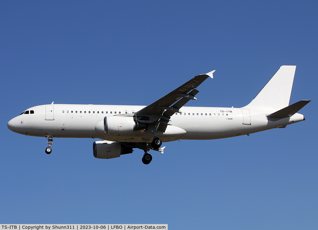 TS-ITB, 2010 Airbus A320-214 C/N 4541, Landing rwy 32R in all white c/s without titles...