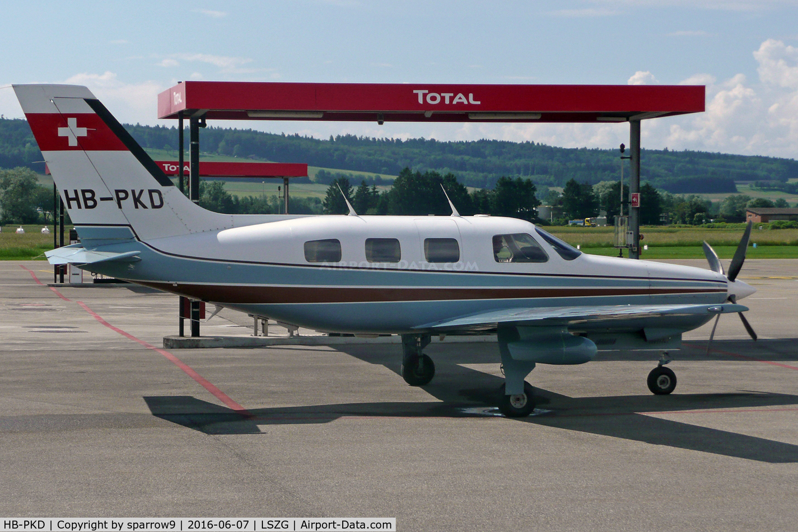 HB-PKD, 1986 Piper PA-46-310P Malibu C/N 46-8608028, Refuelling at Grenchen. HB-registered since 1986-08-11.