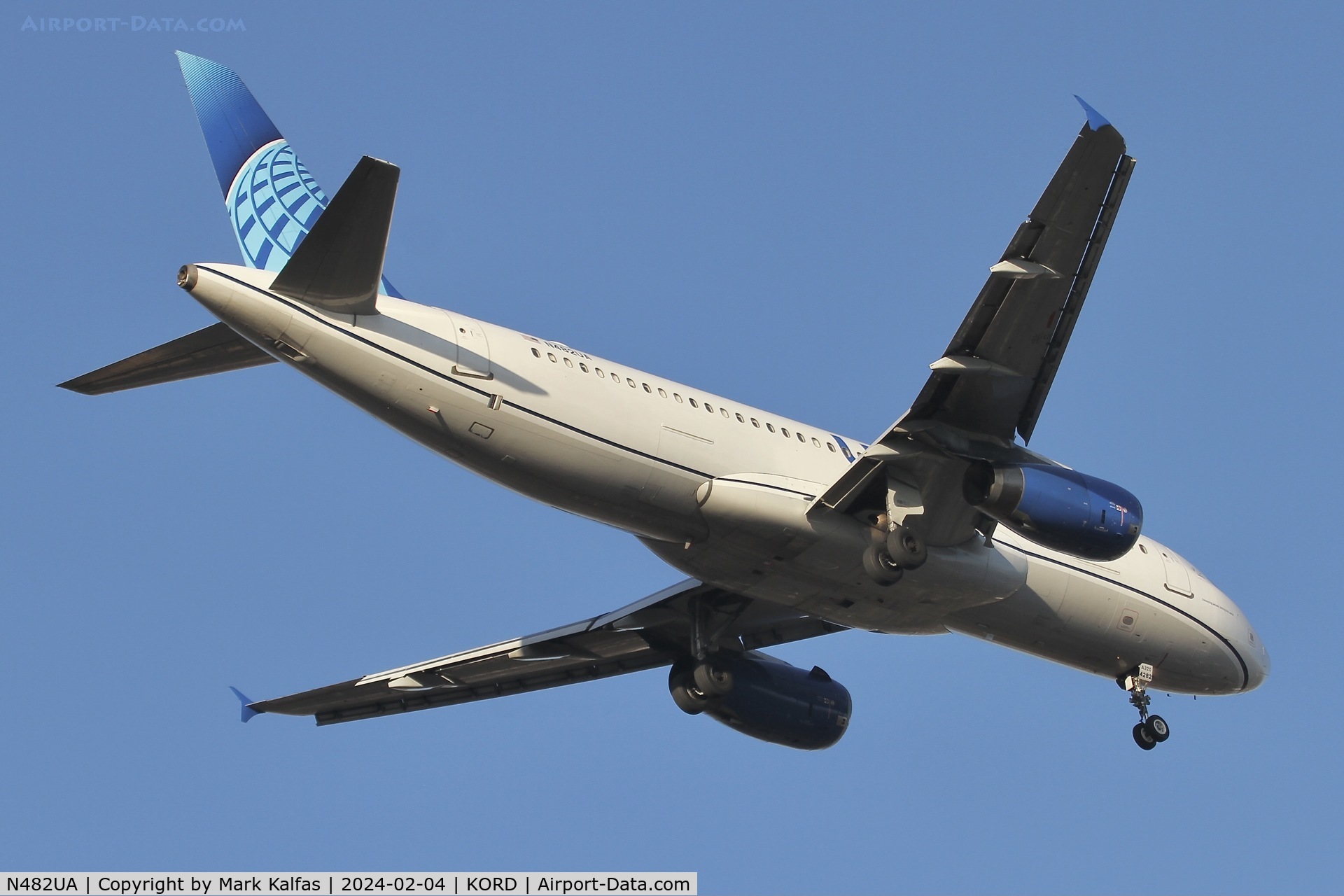N482UA, 2001 Airbus A320-232 C/N 1584, A320 United Airlines Airbus A320-232 N482UA UAL1583 DFW-ORD