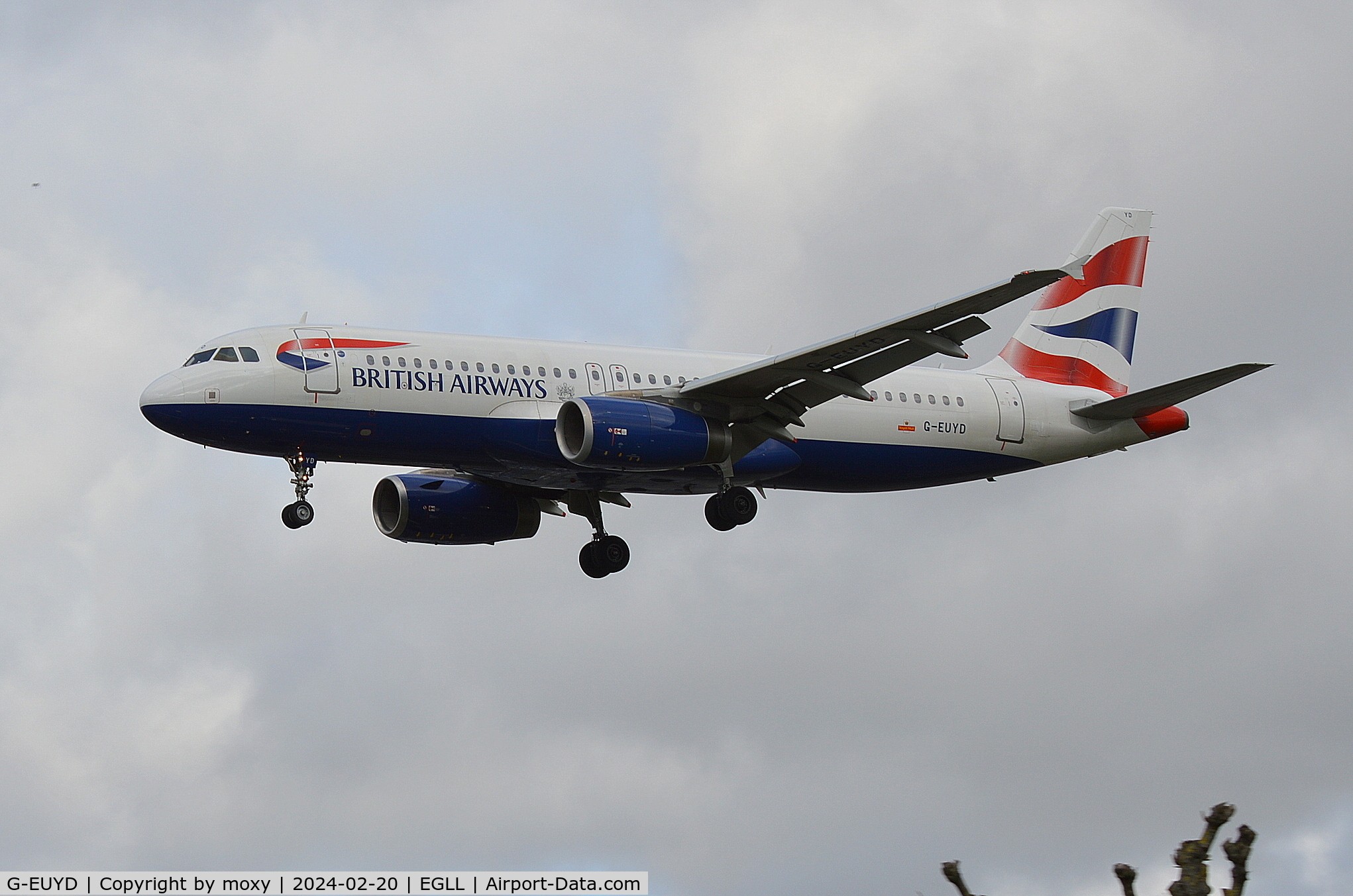 G-EUYD, 2008 Airbus A320-232 C/N 3726, Airbus A320-232 landing at London Heathrow.