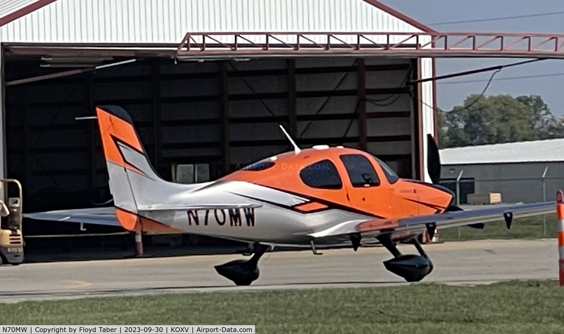 N70MW, 2004 Cirrus SR22 C/N 1188, Fly Iowa 2023 Knoxville Iowa