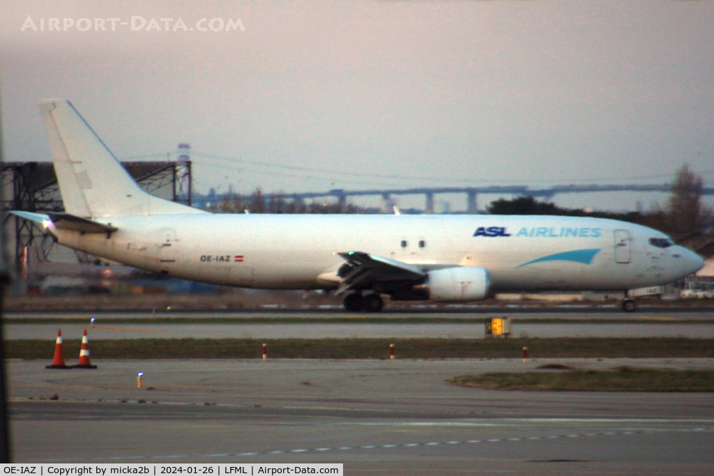 OE-IAZ, 1994 Boeing 737-4Q8  SF C/N 25111, Taxiing
