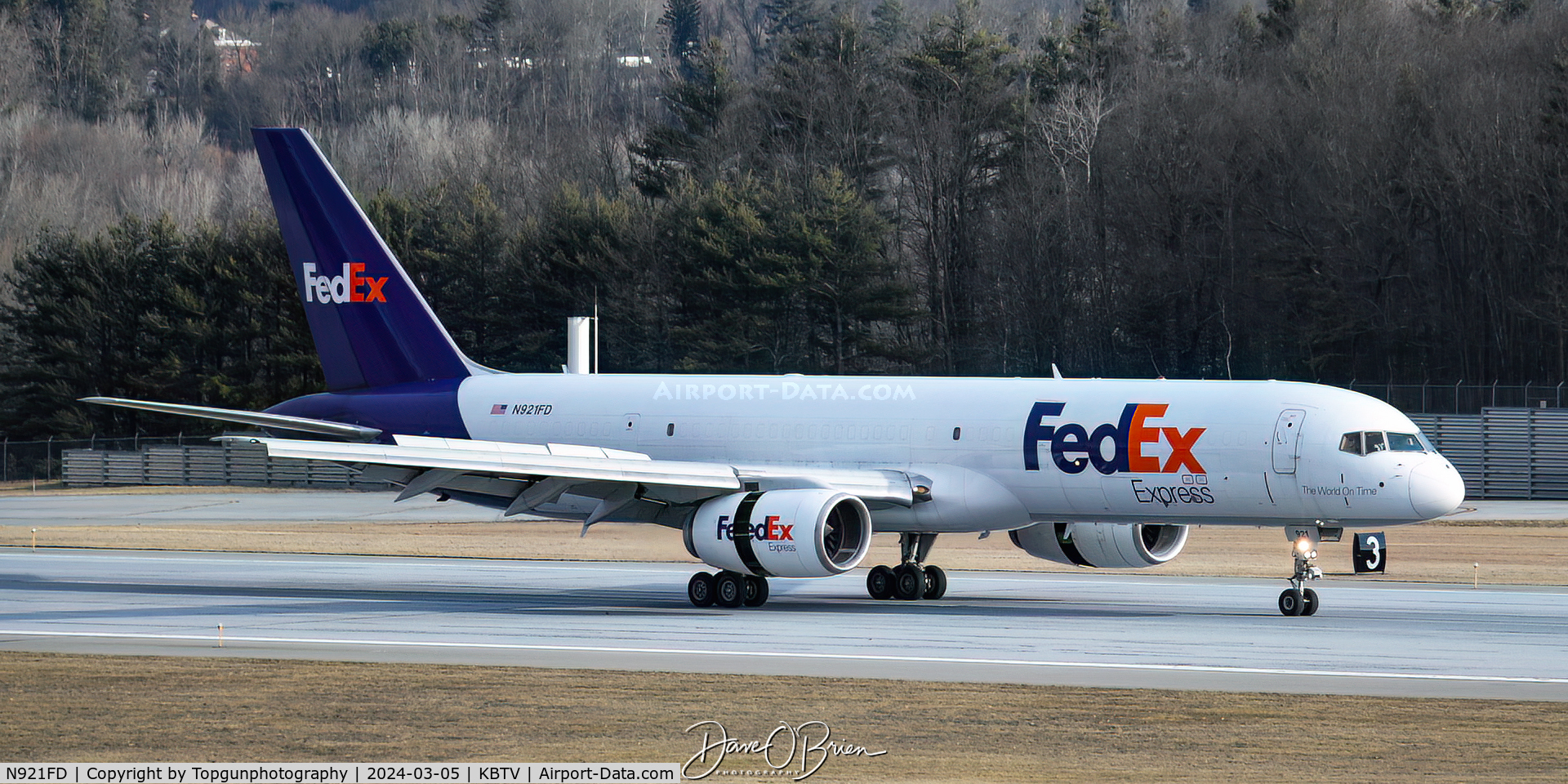 N921FD, 1991 Boeing 757-23A C/N 24924, Fed Ex arriving into Burlington