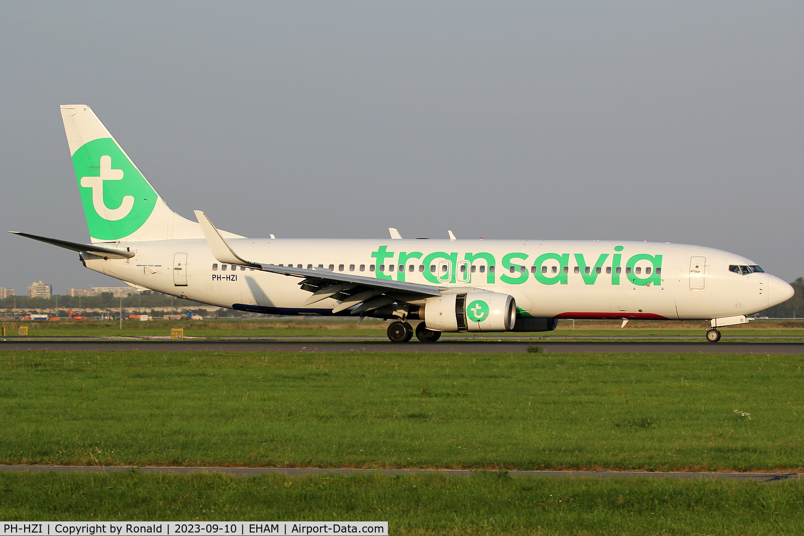 PH-HZI, 2000 Boeing 737-8K2 C/N 28380, at spl