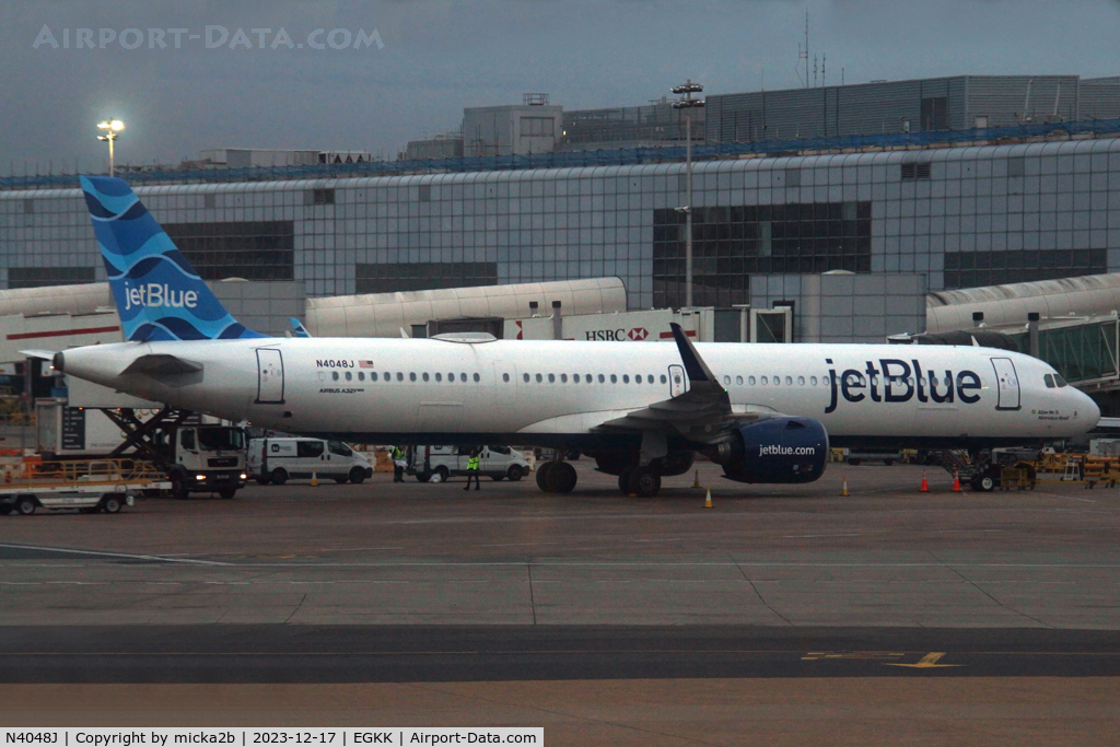 N4048J, 2021 Airbus A321-271NX C/N 10446, Parked