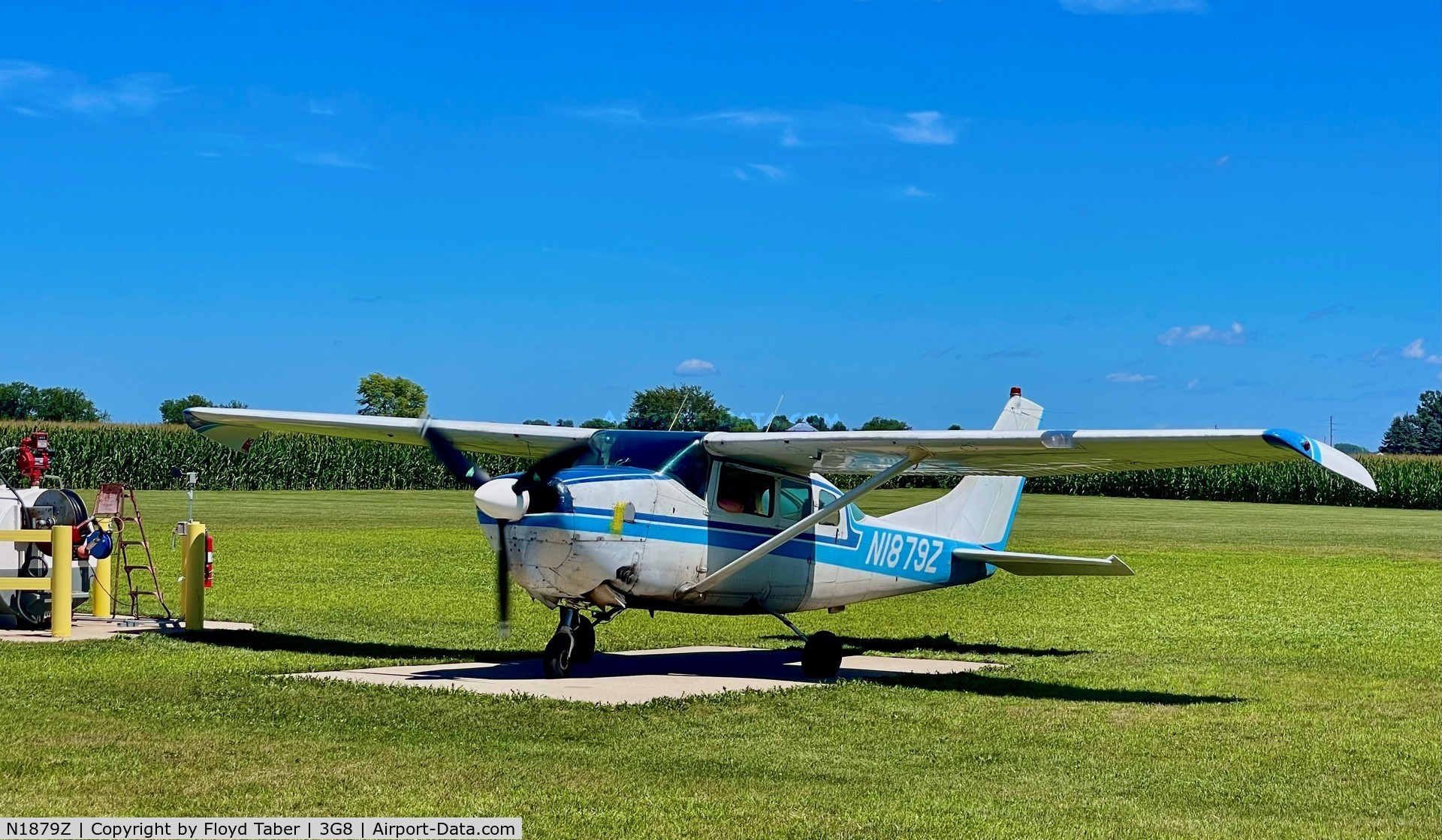 N1879Z, 1962 Cessna 210-5A (205A) C/N 205-0079, Geneseo Airpark loading skydivers